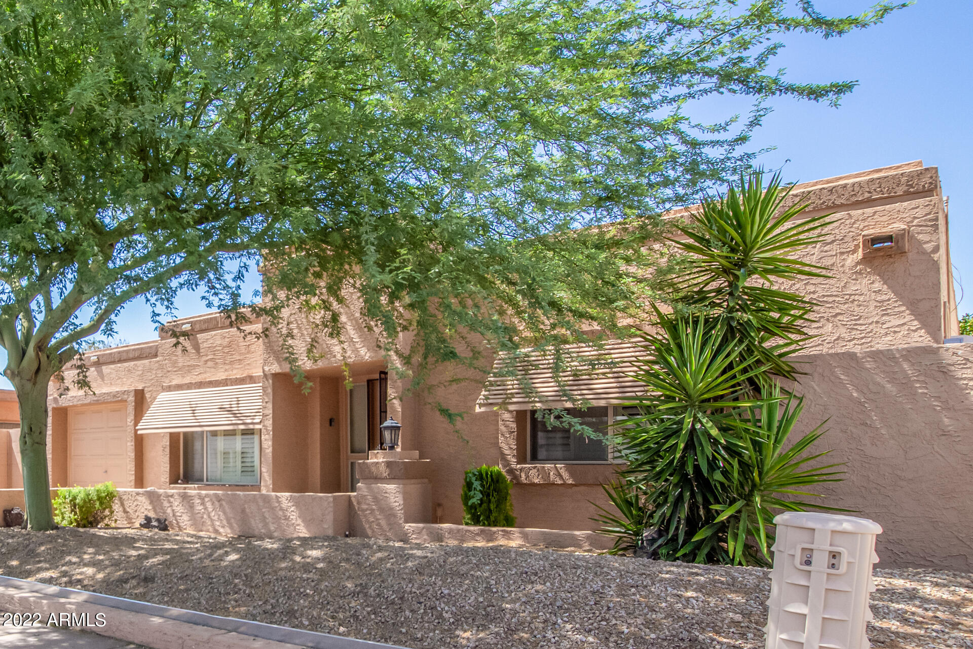 812 E VILLA RITA Drive