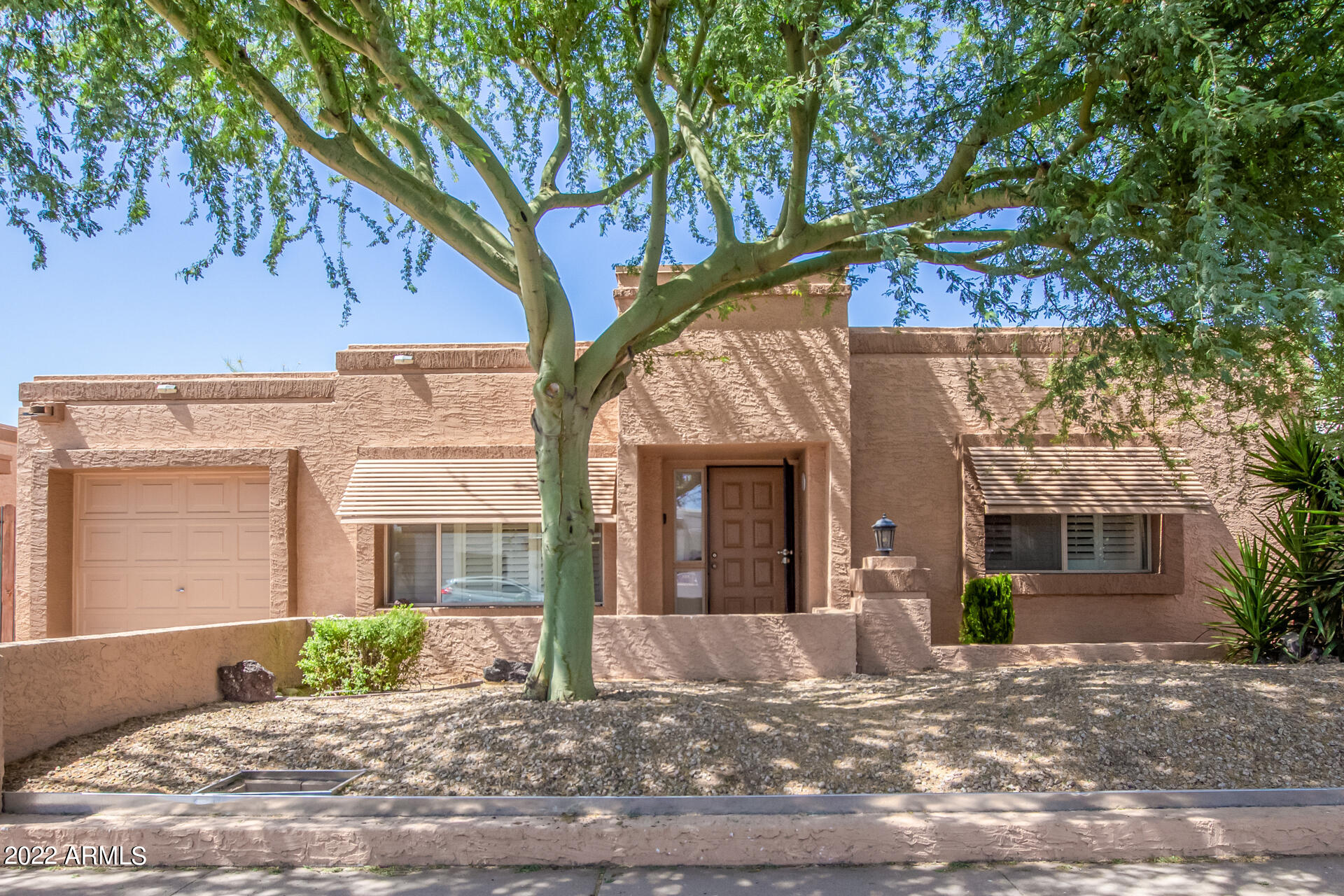 812 E VILLA RITA Drive