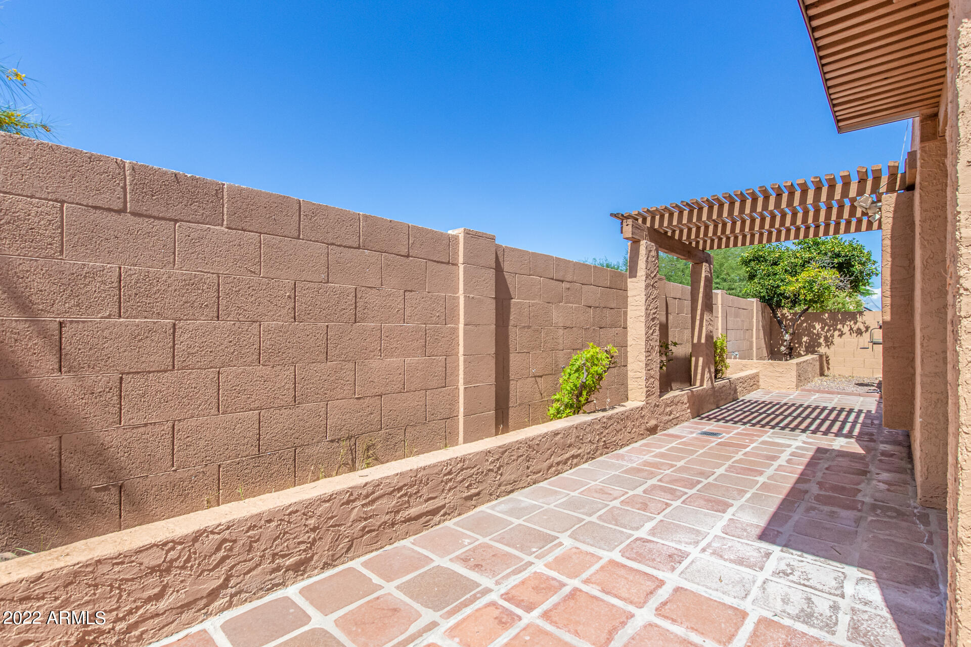 812 E VILLA RITA Drive