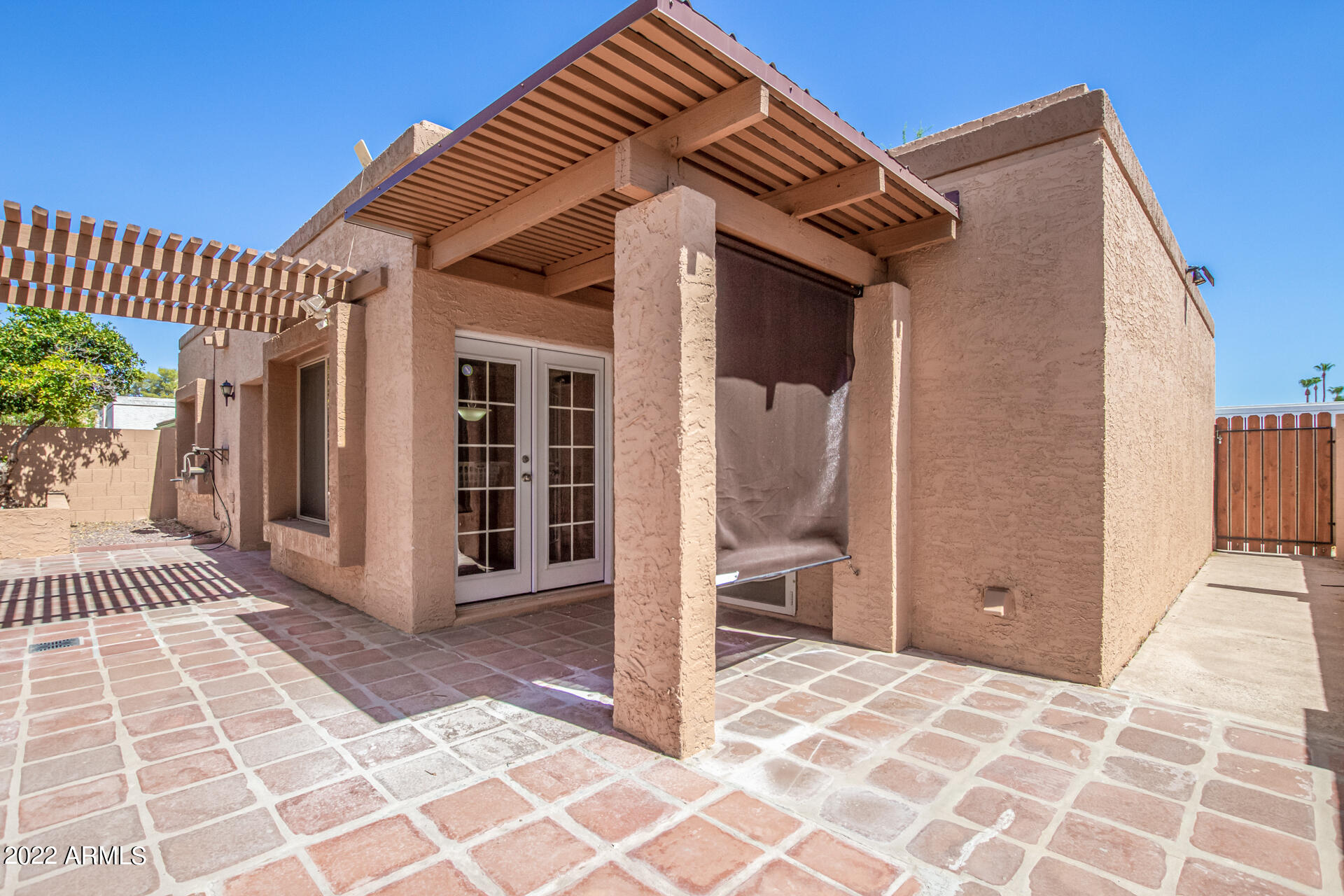 812 E VILLA RITA Drive