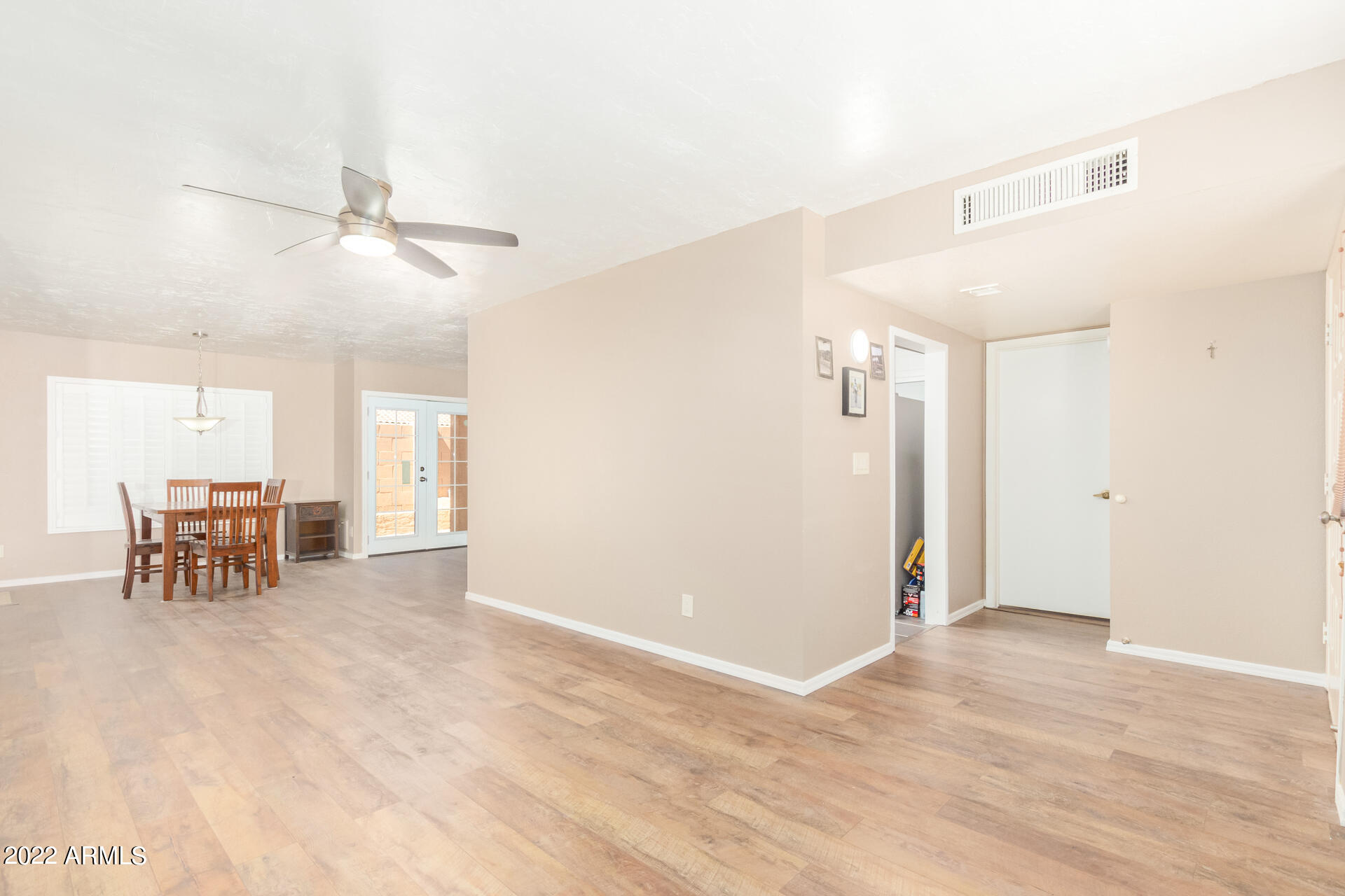 812 E VILLA RITA Drive