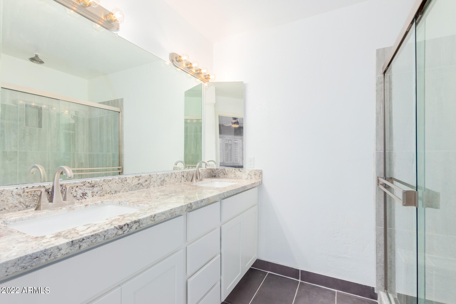 812 E VILLA RITA Drive