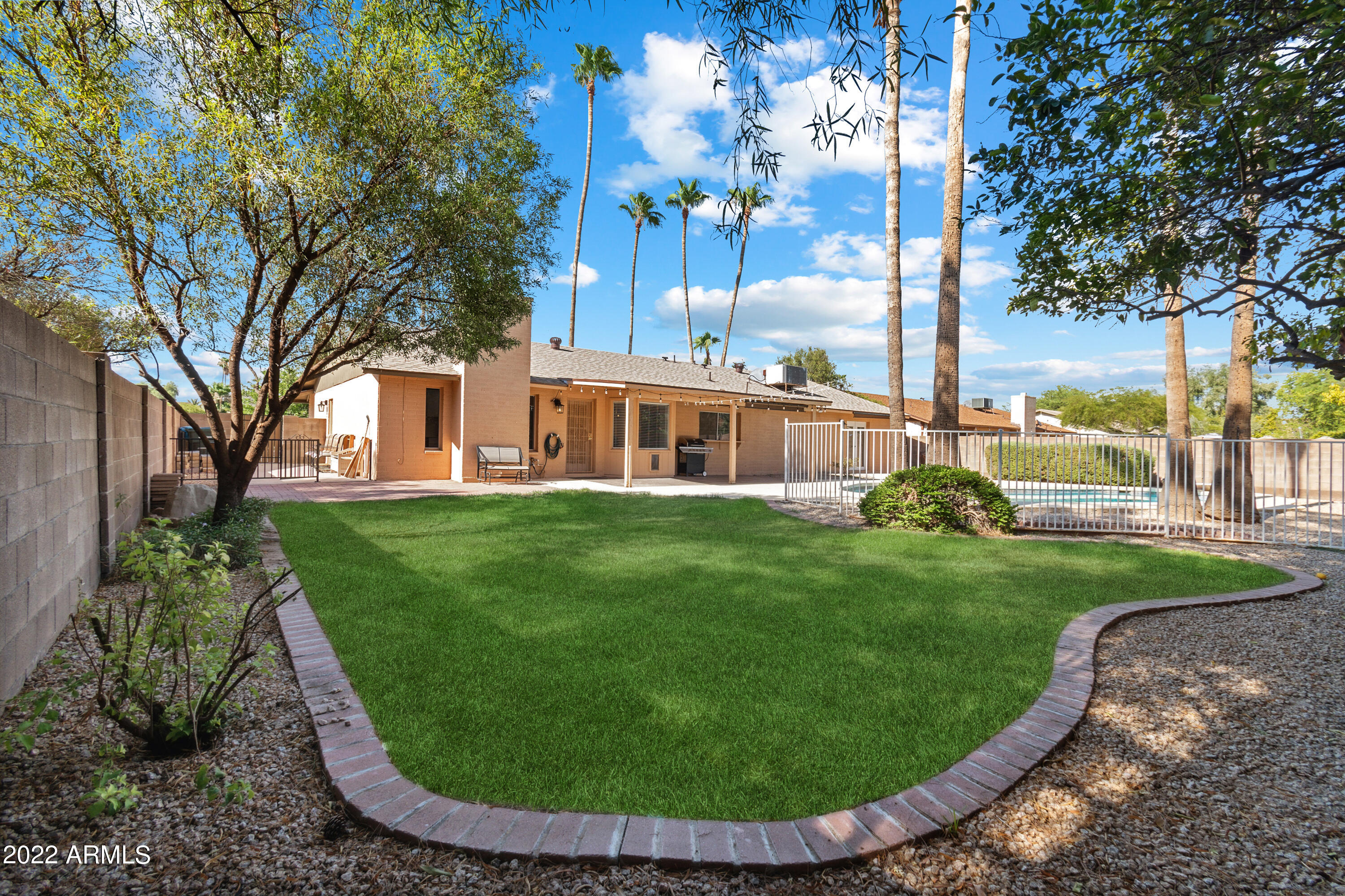 4501 E KELTON Lane