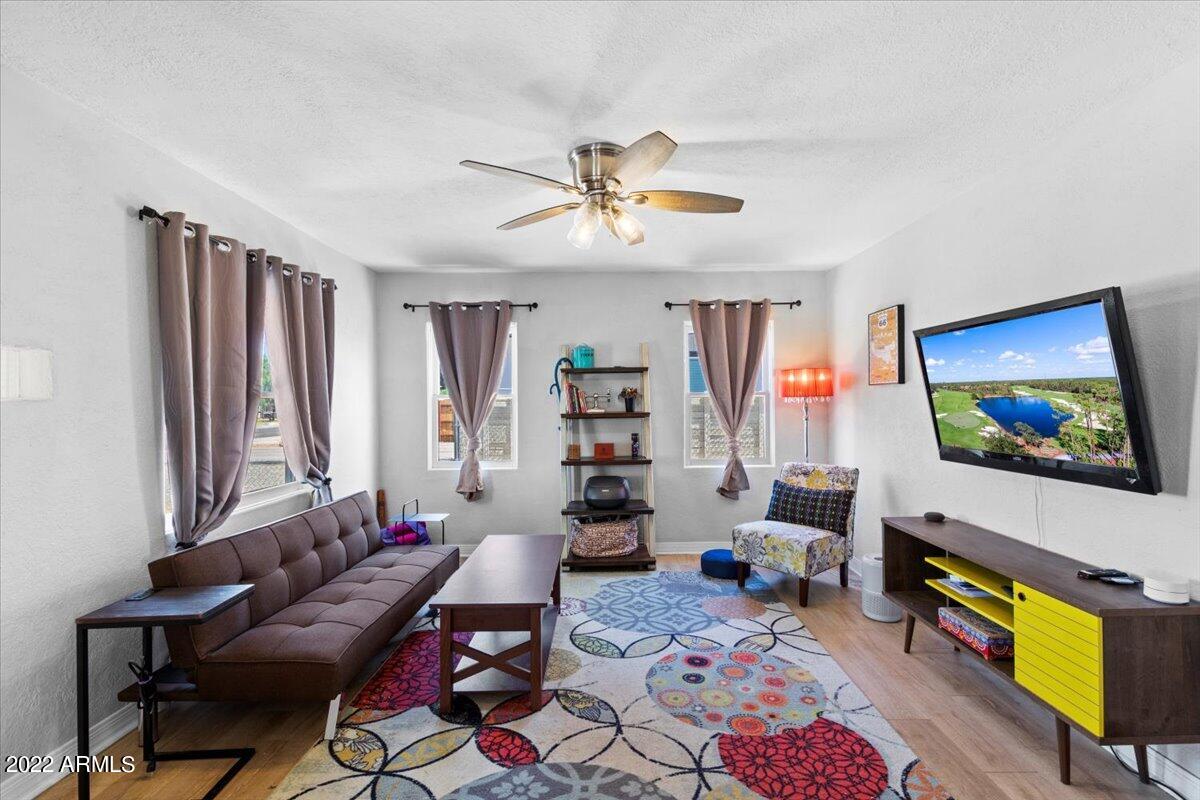 1809 N 25TH Place