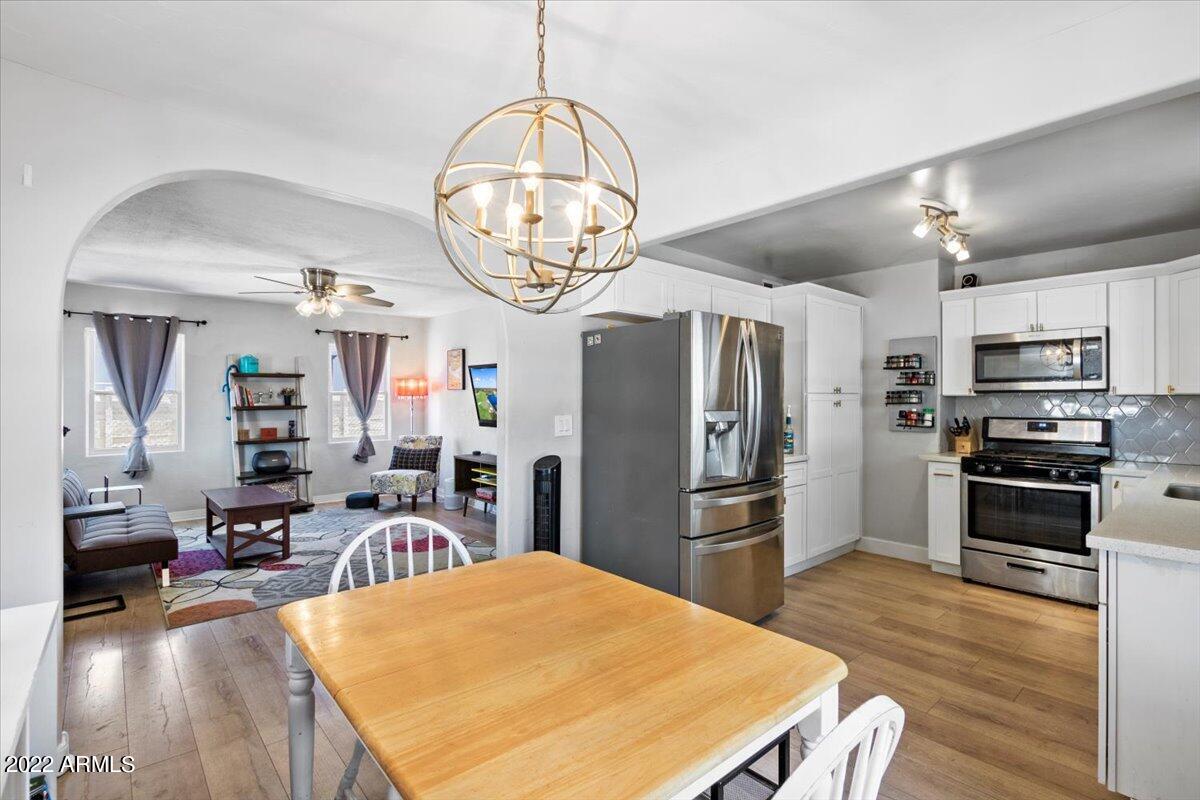 1809 N 25TH Place