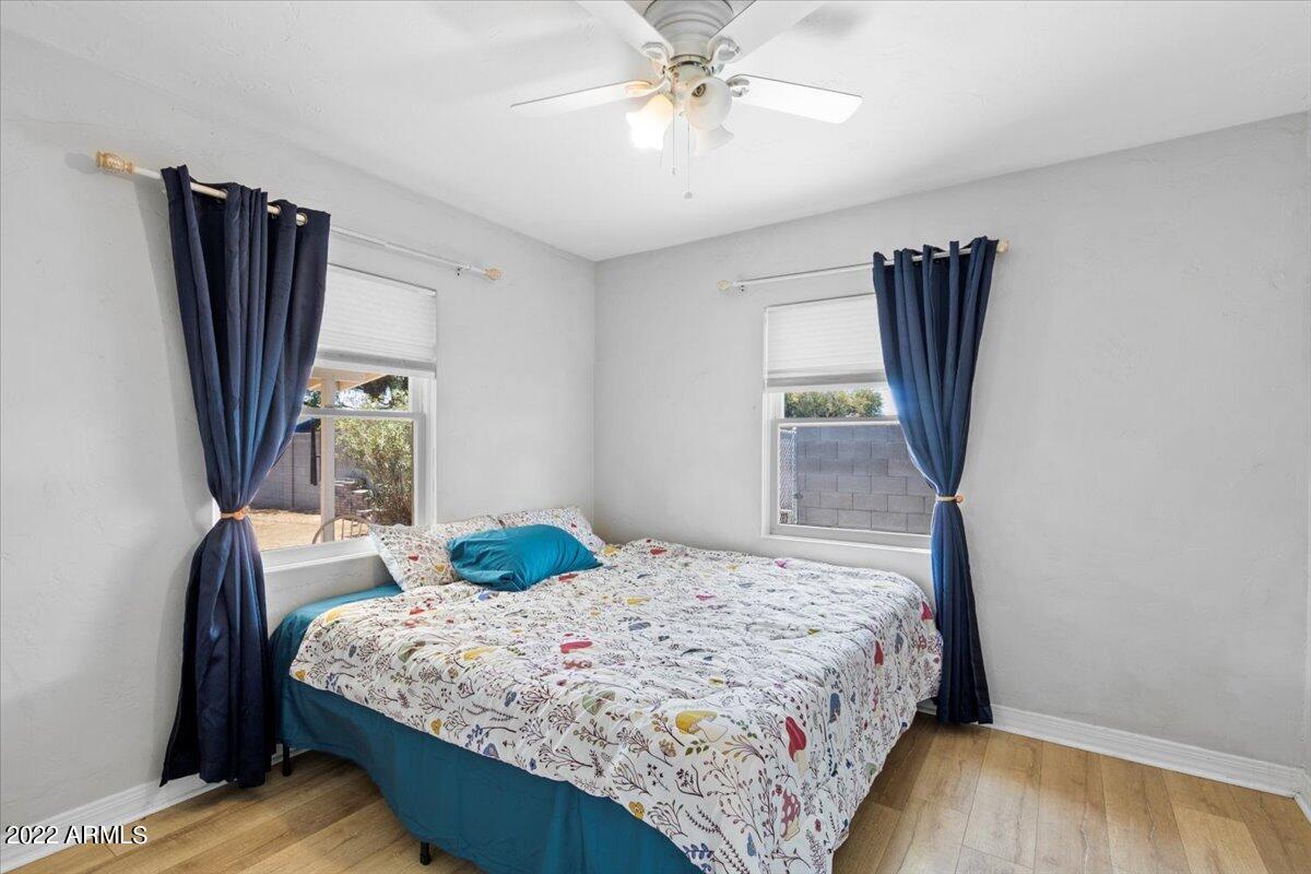 1809 N 25TH Place