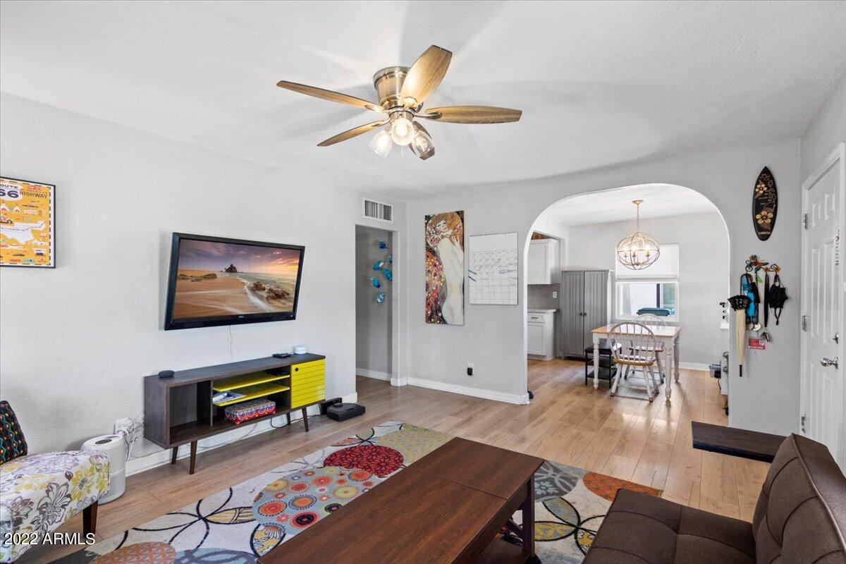 1809 N 25TH Place