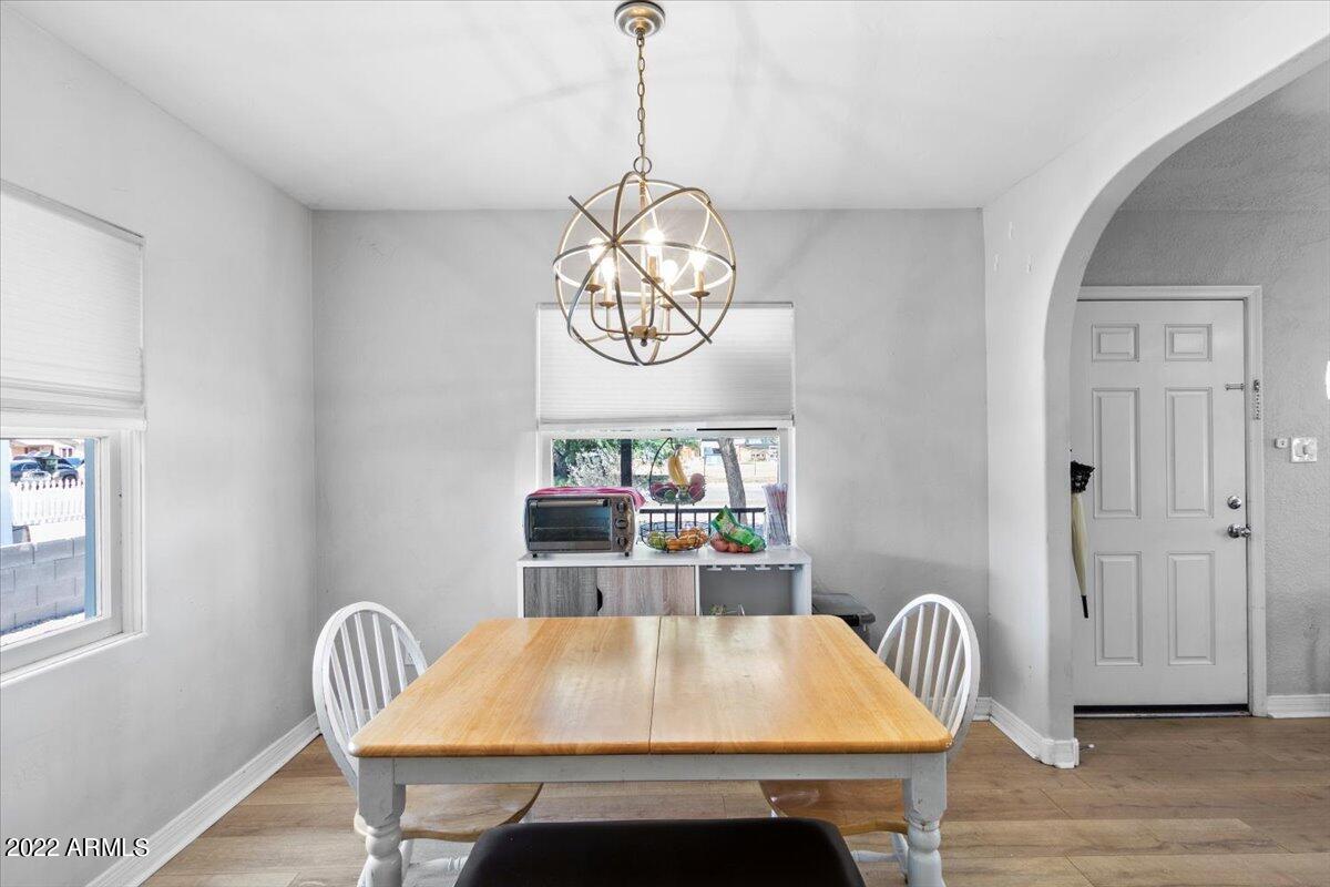 1809 N 25TH Place