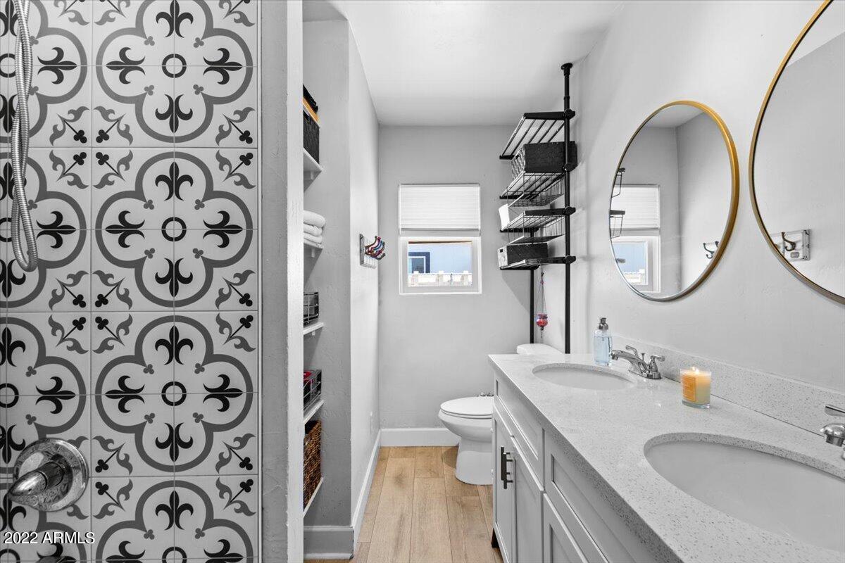 1809 N 25TH Place