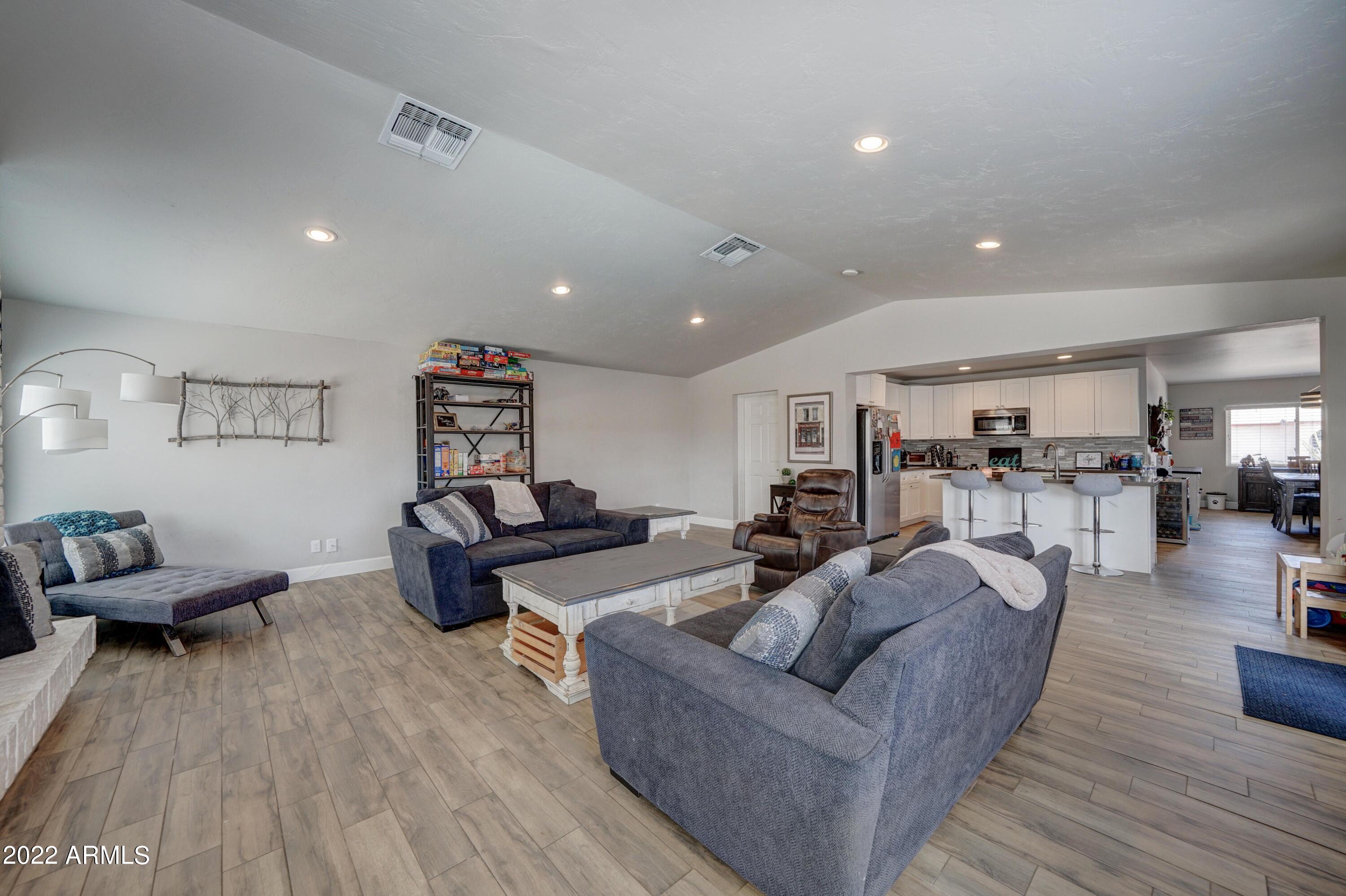 5415 W DESERT COVE Avenue