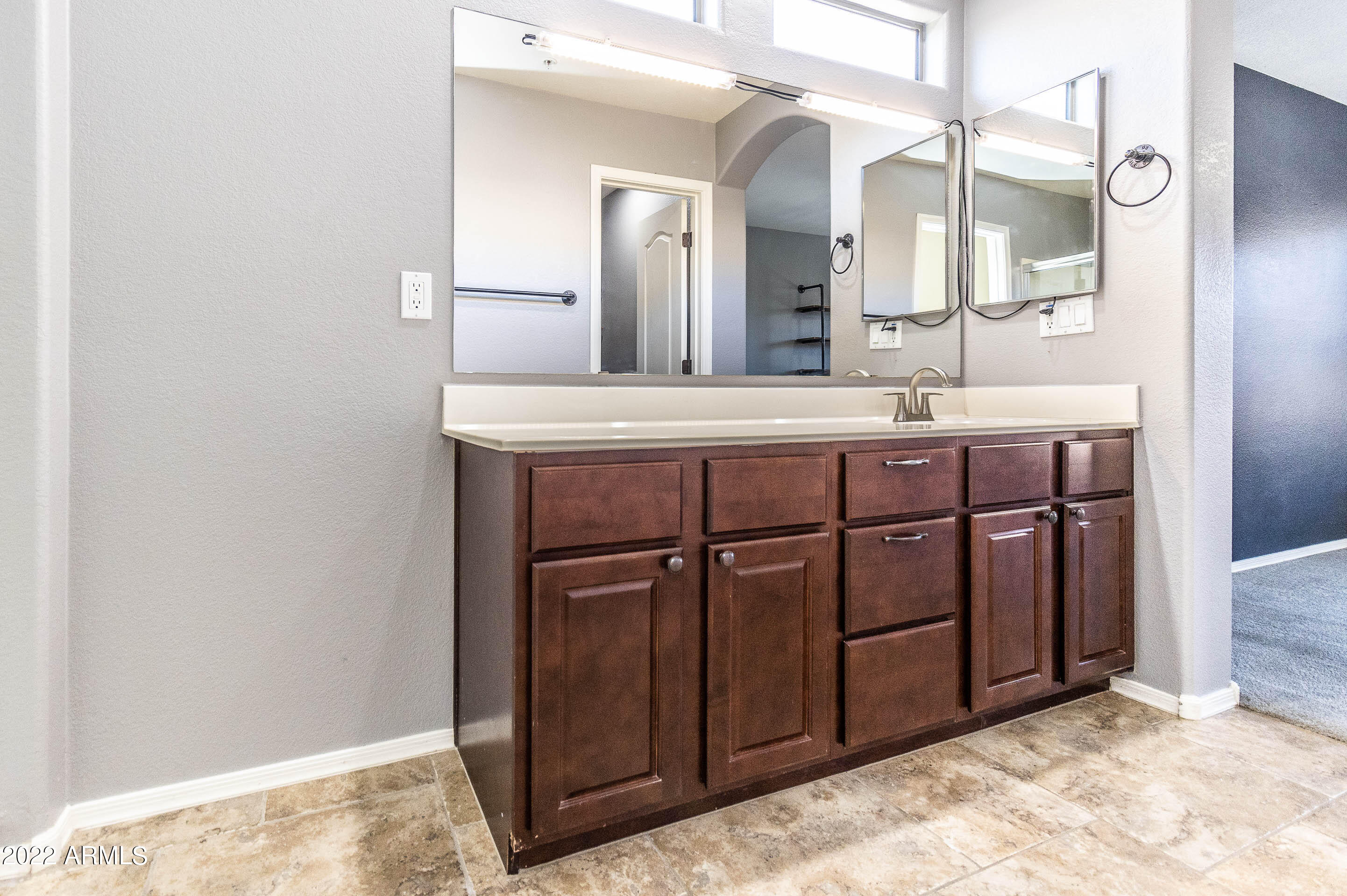 1350 S GREENFIELD Road Unit: 2083