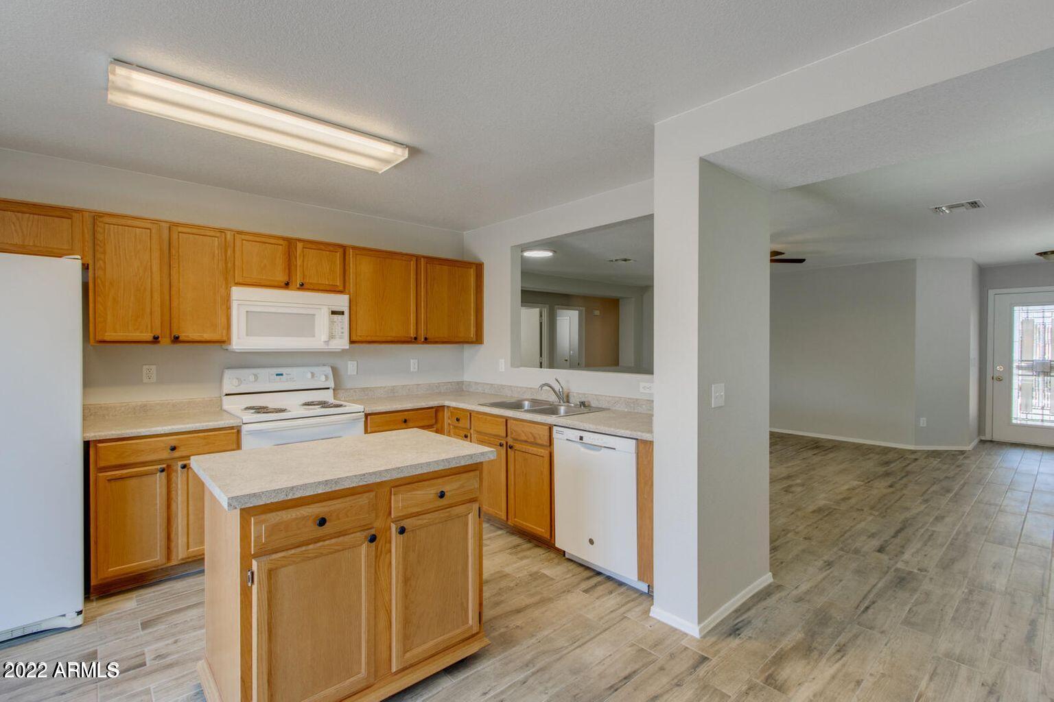 639 W KINGMAN Loop
