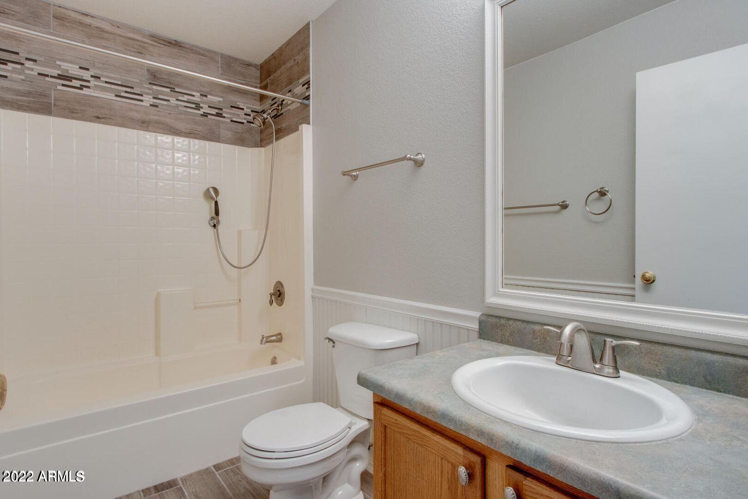 639 W KINGMAN Loop