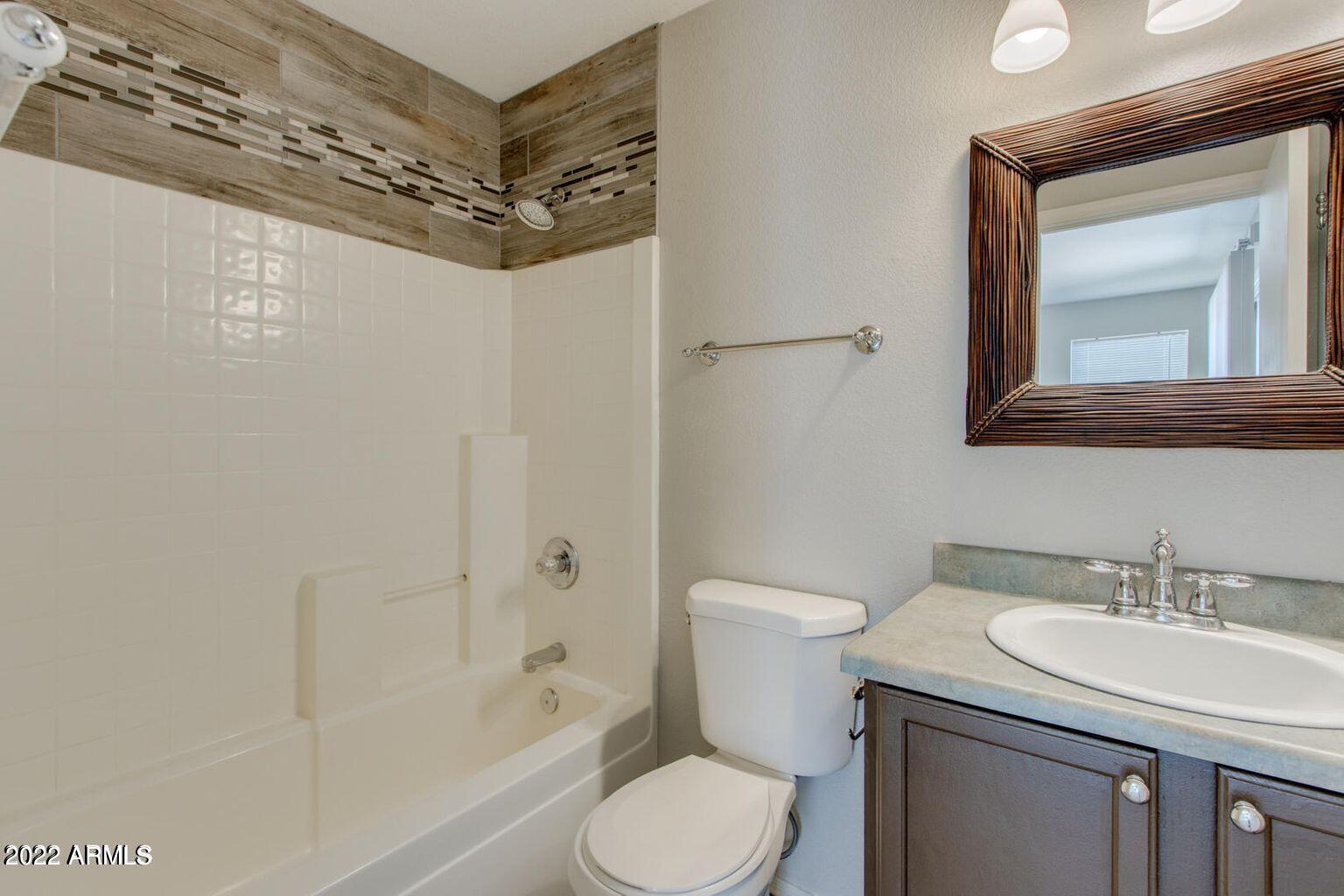 639 W KINGMAN Loop
