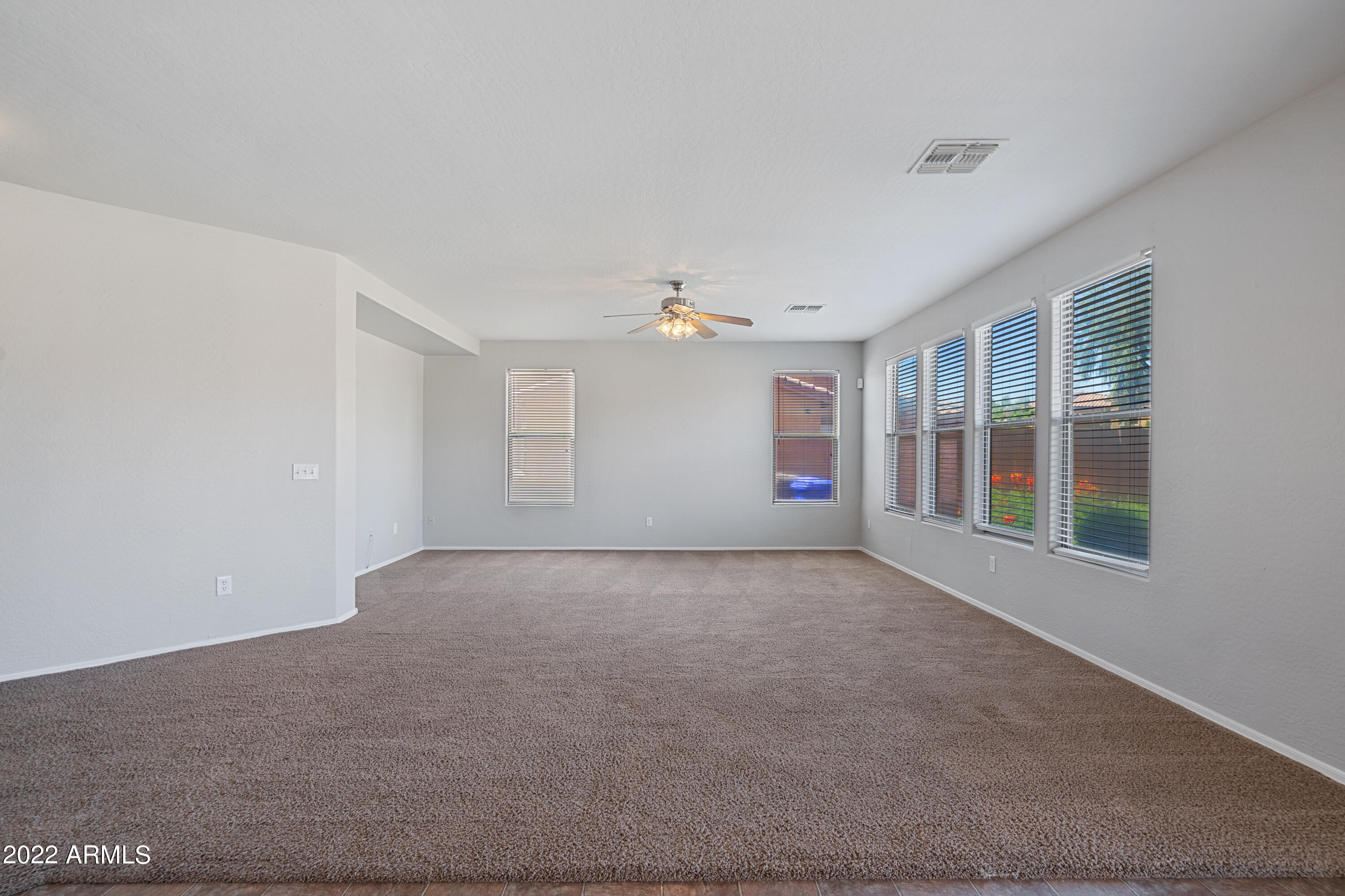 6886 S EMERALD Place