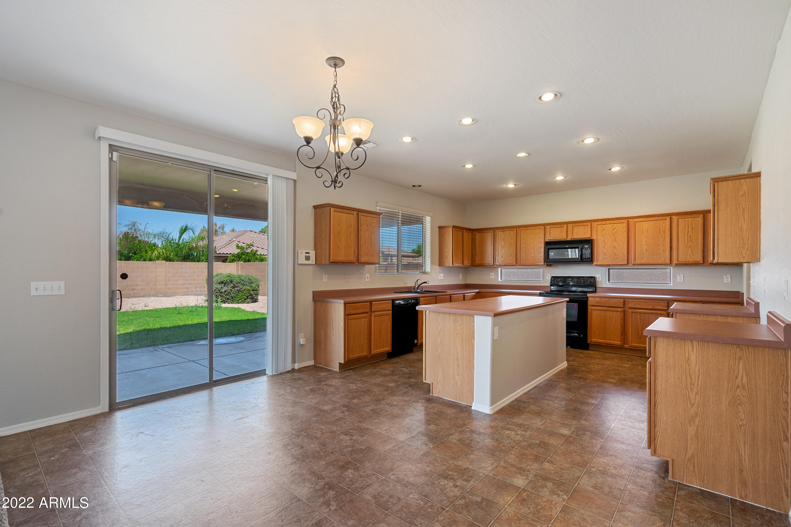 6886 S EMERALD Place