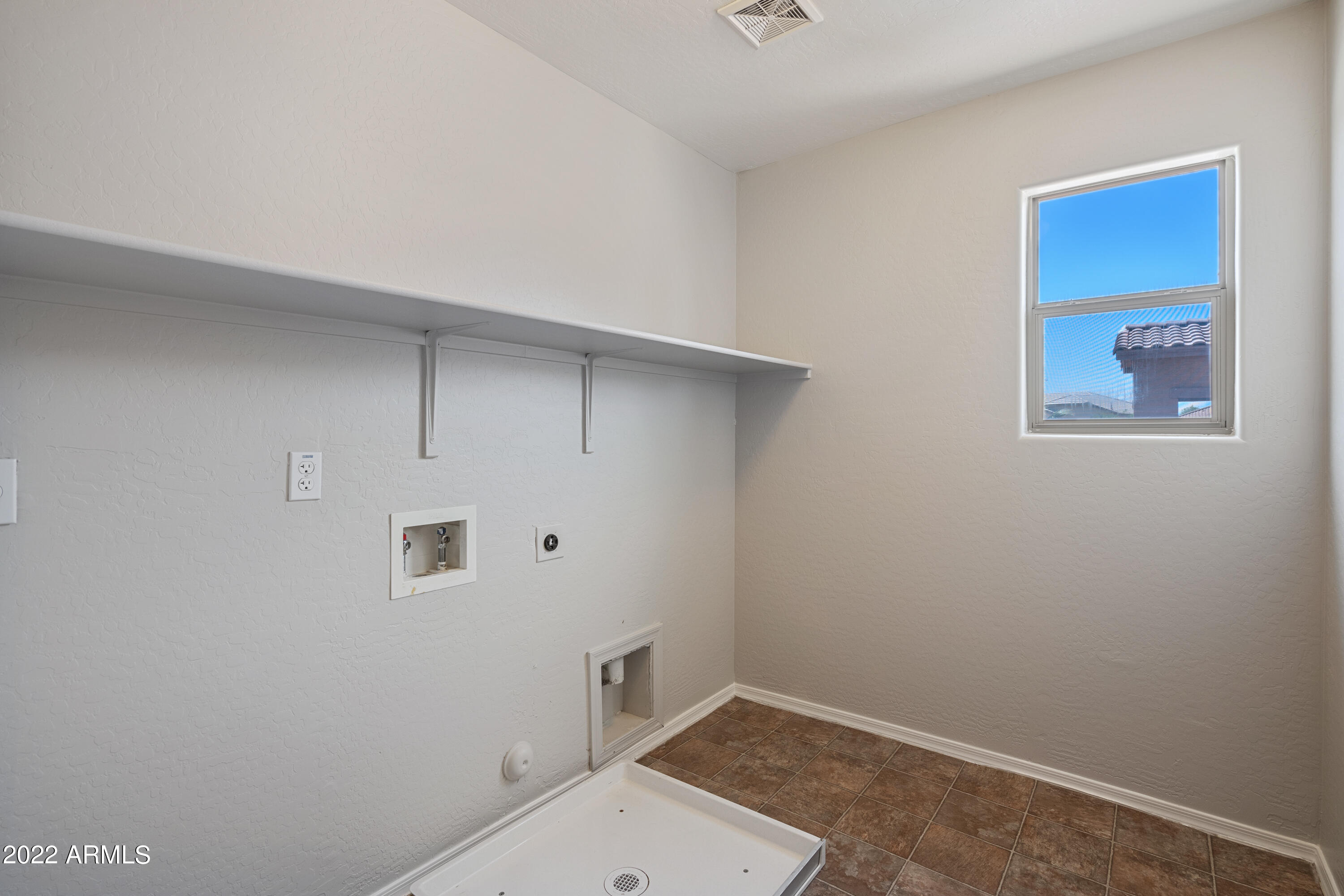 6886 S EMERALD Place