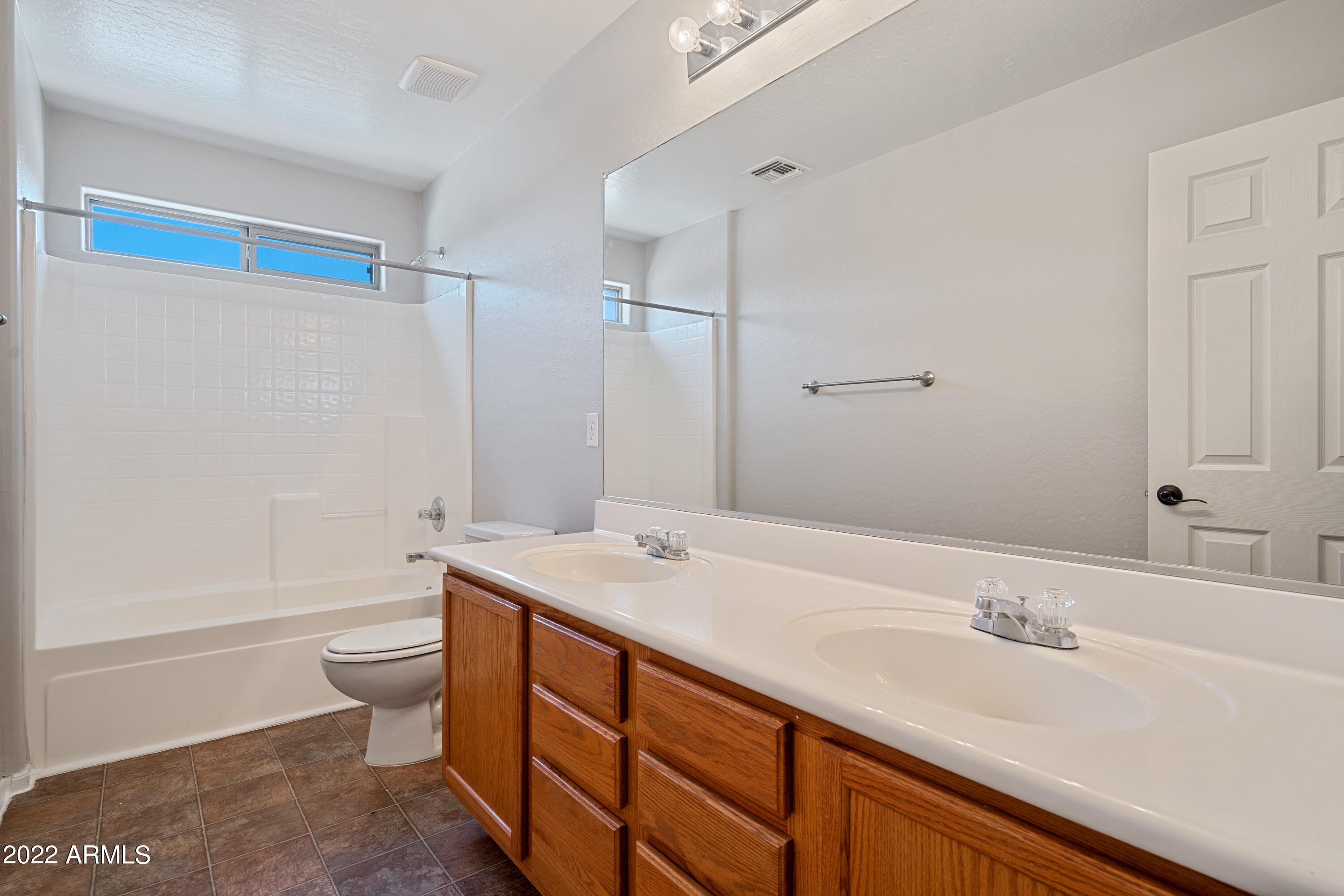 6886 S EMERALD Place