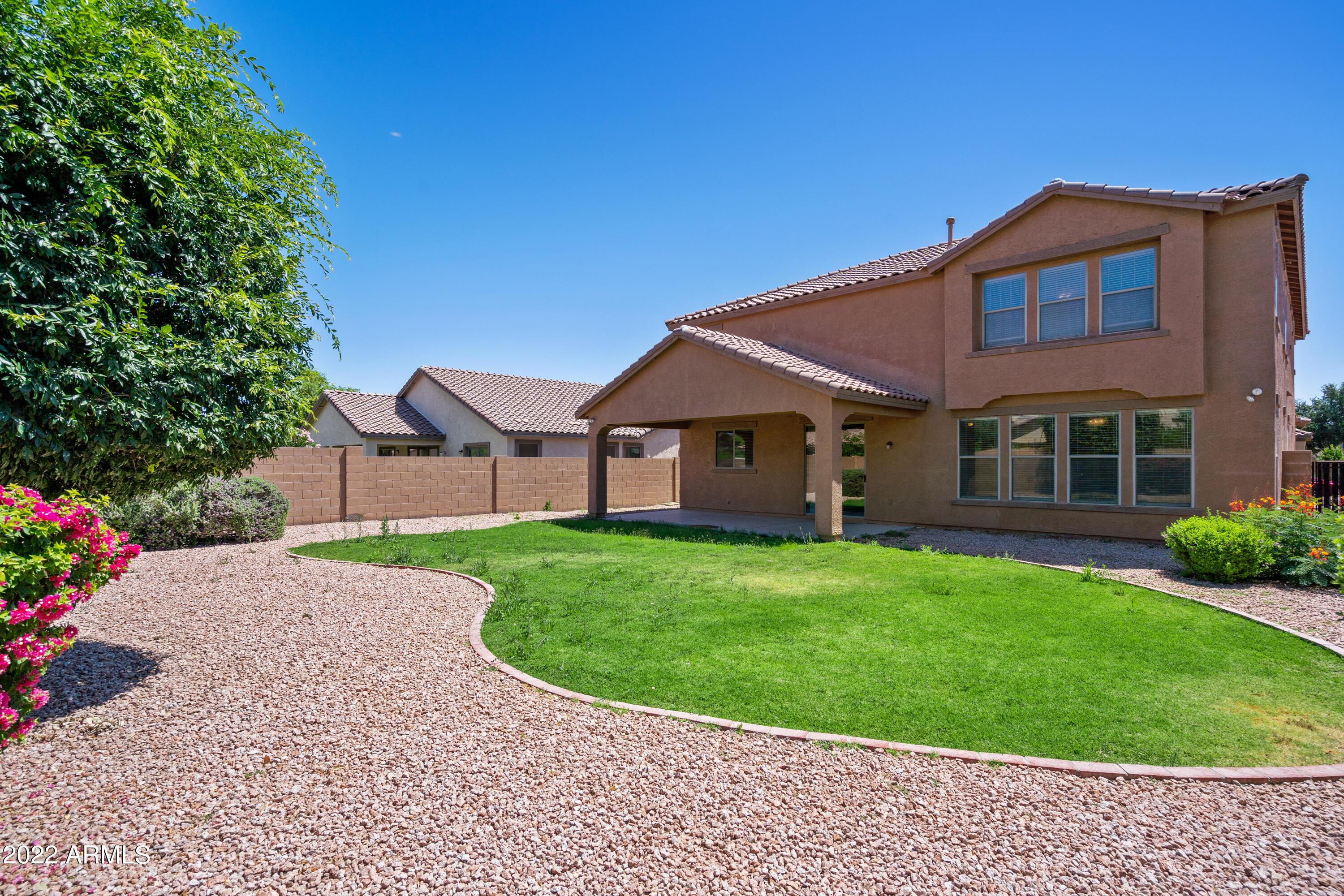 6886 S EMERALD Place