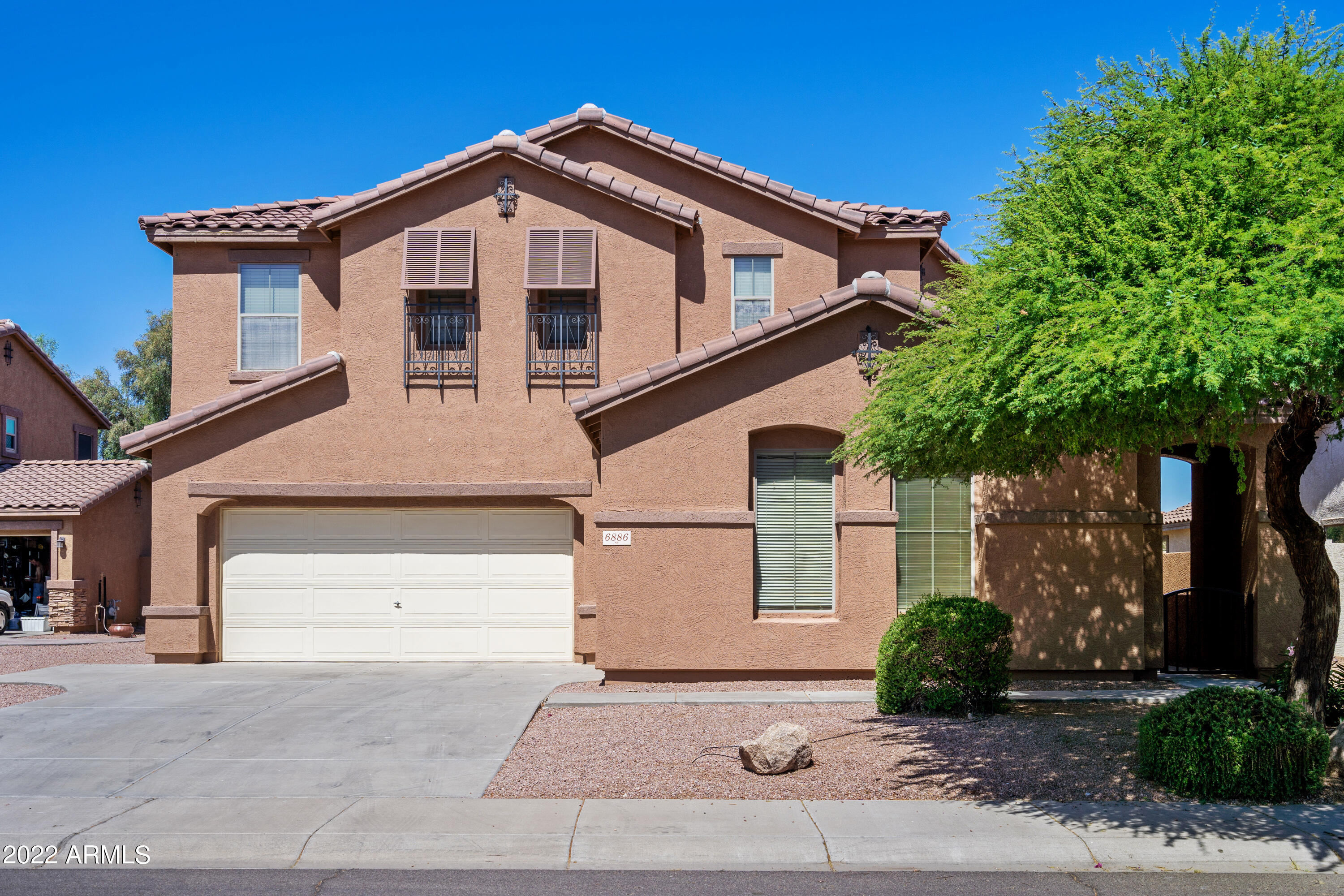 6886 S EMERALD Place