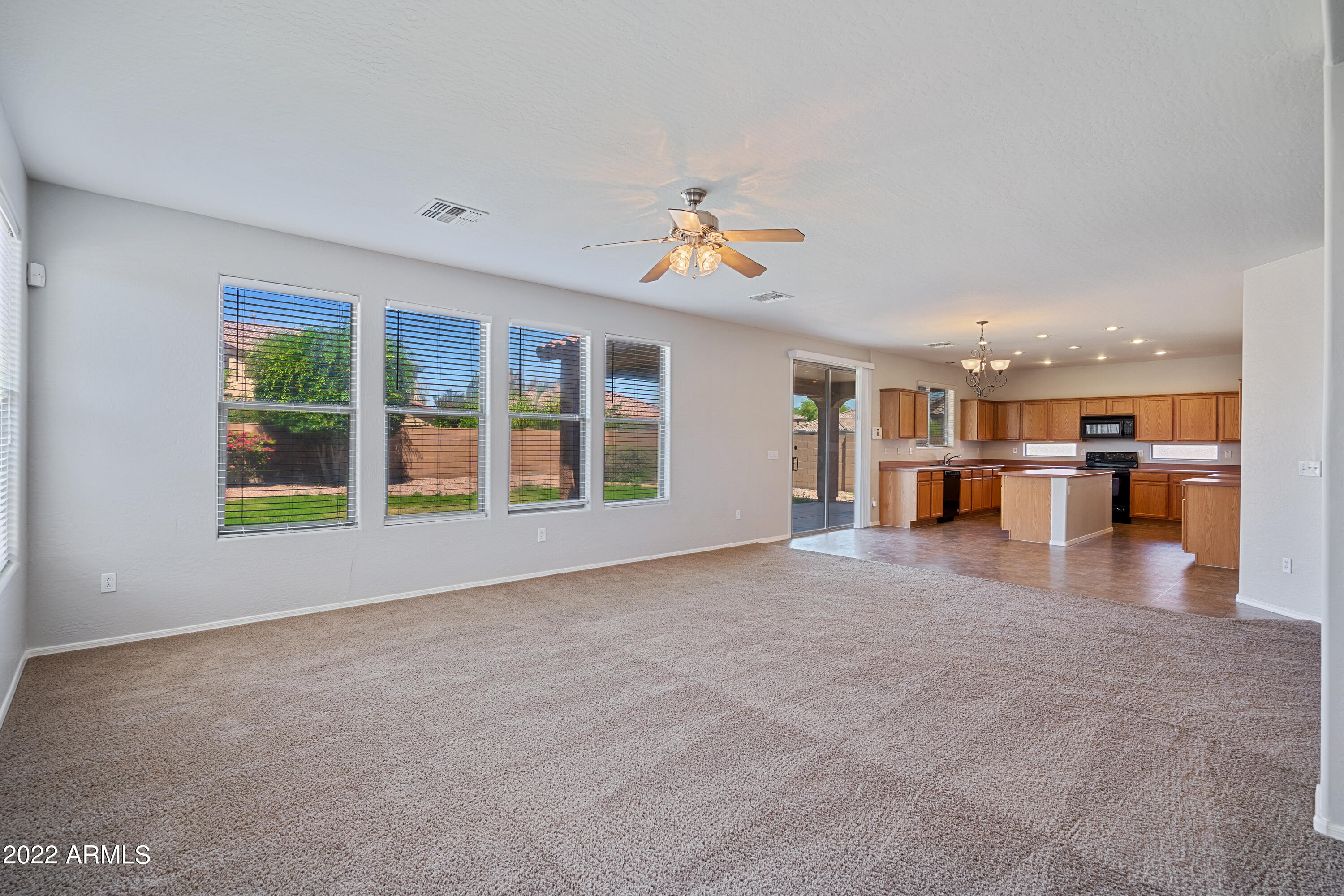 6886 S EMERALD Place