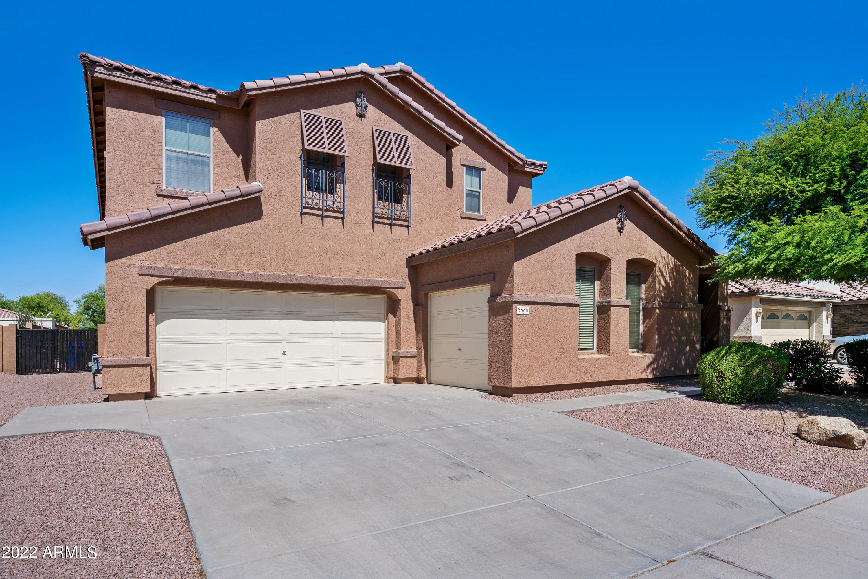 6886 S EMERALD Place