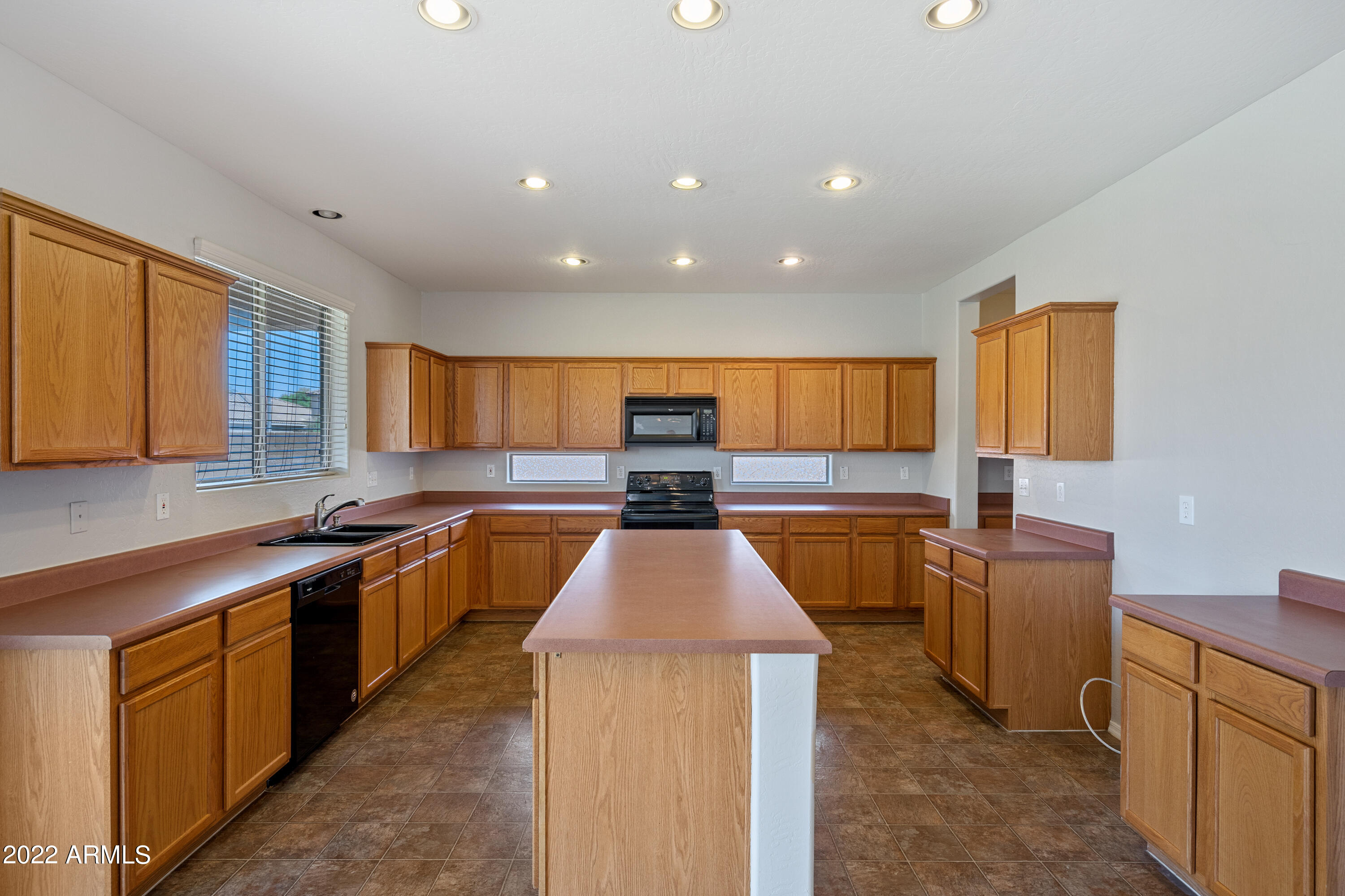 6886 S EMERALD Place