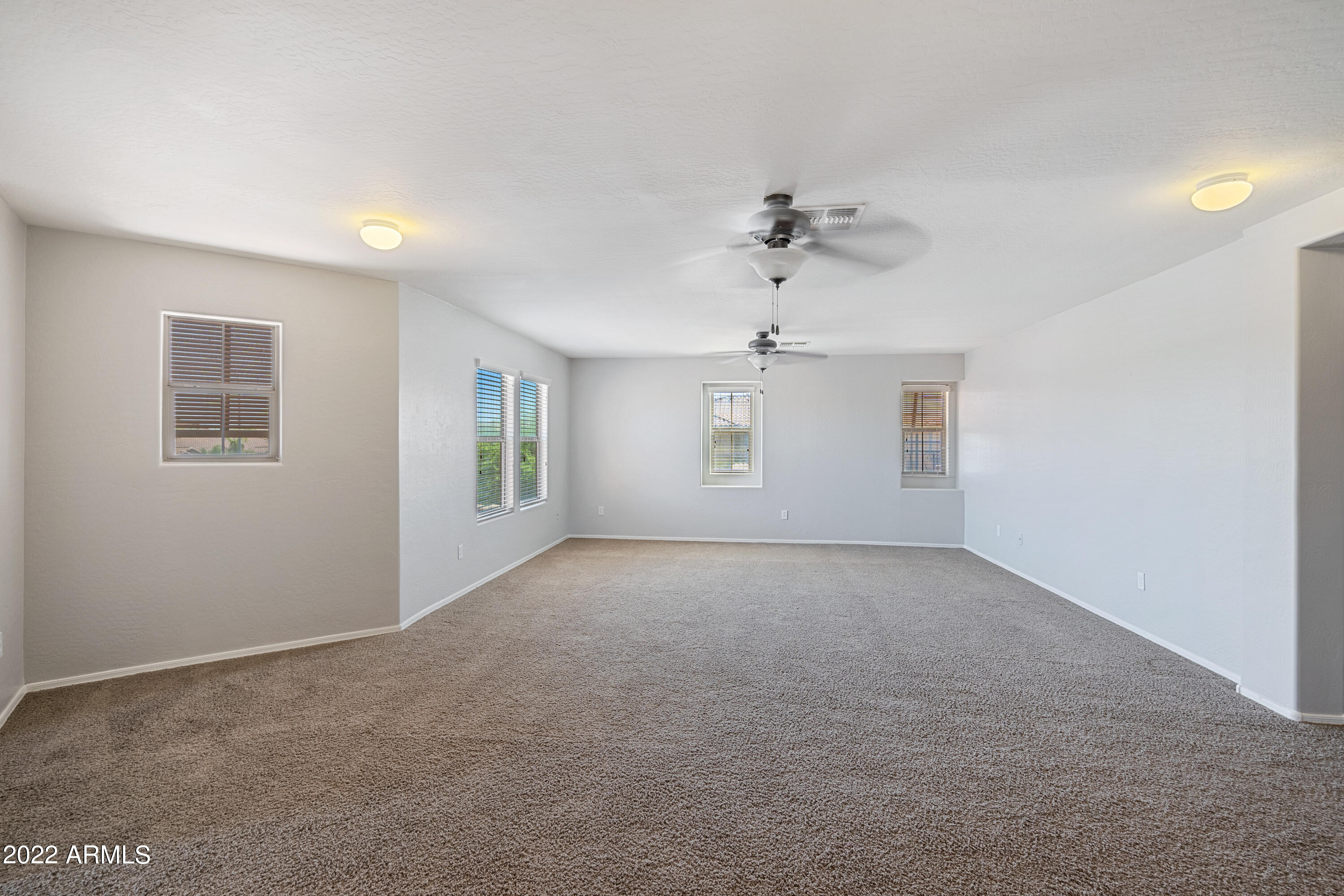 6886 S EMERALD Place