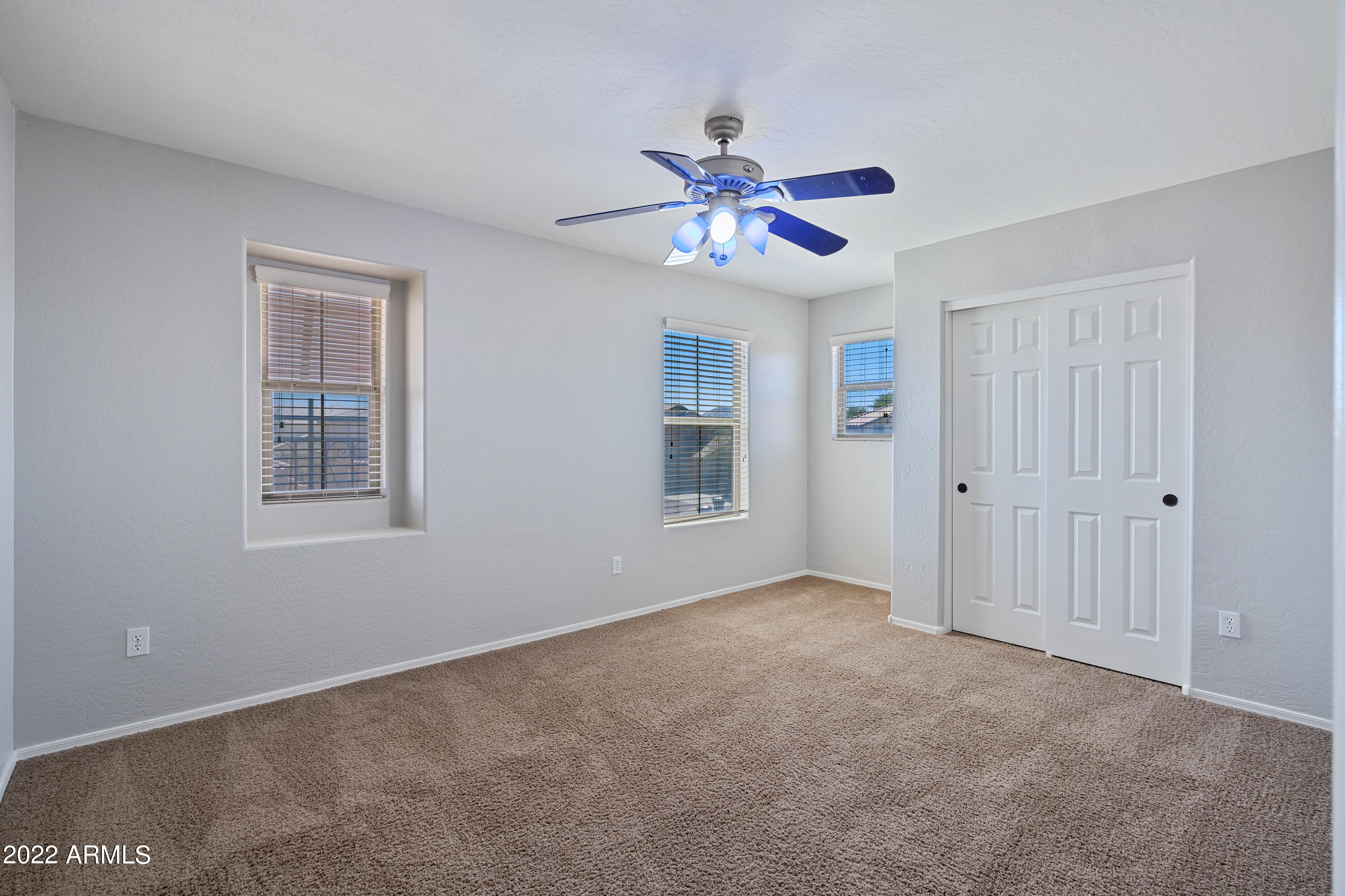 6886 S EMERALD Place