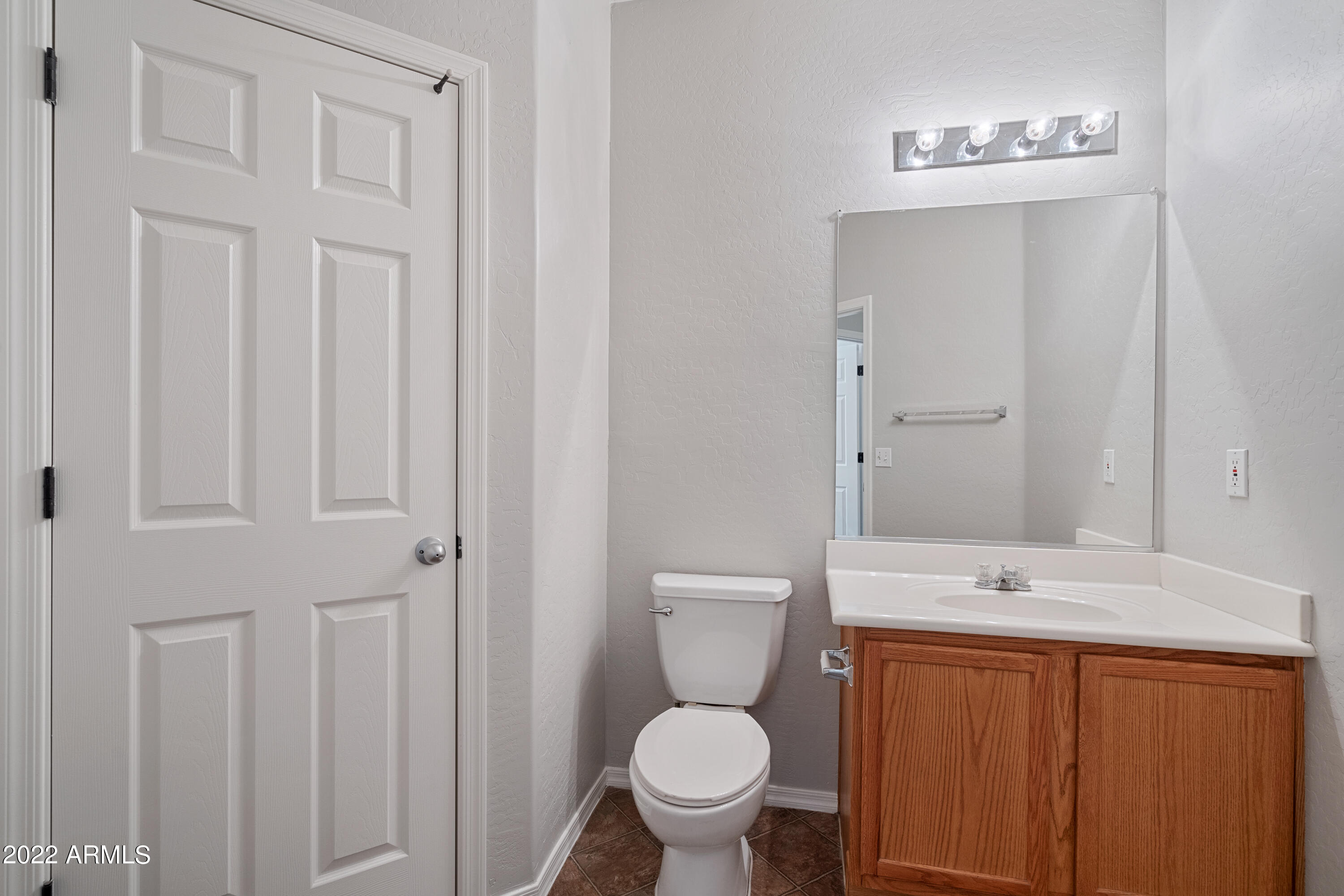 6886 S EMERALD Place