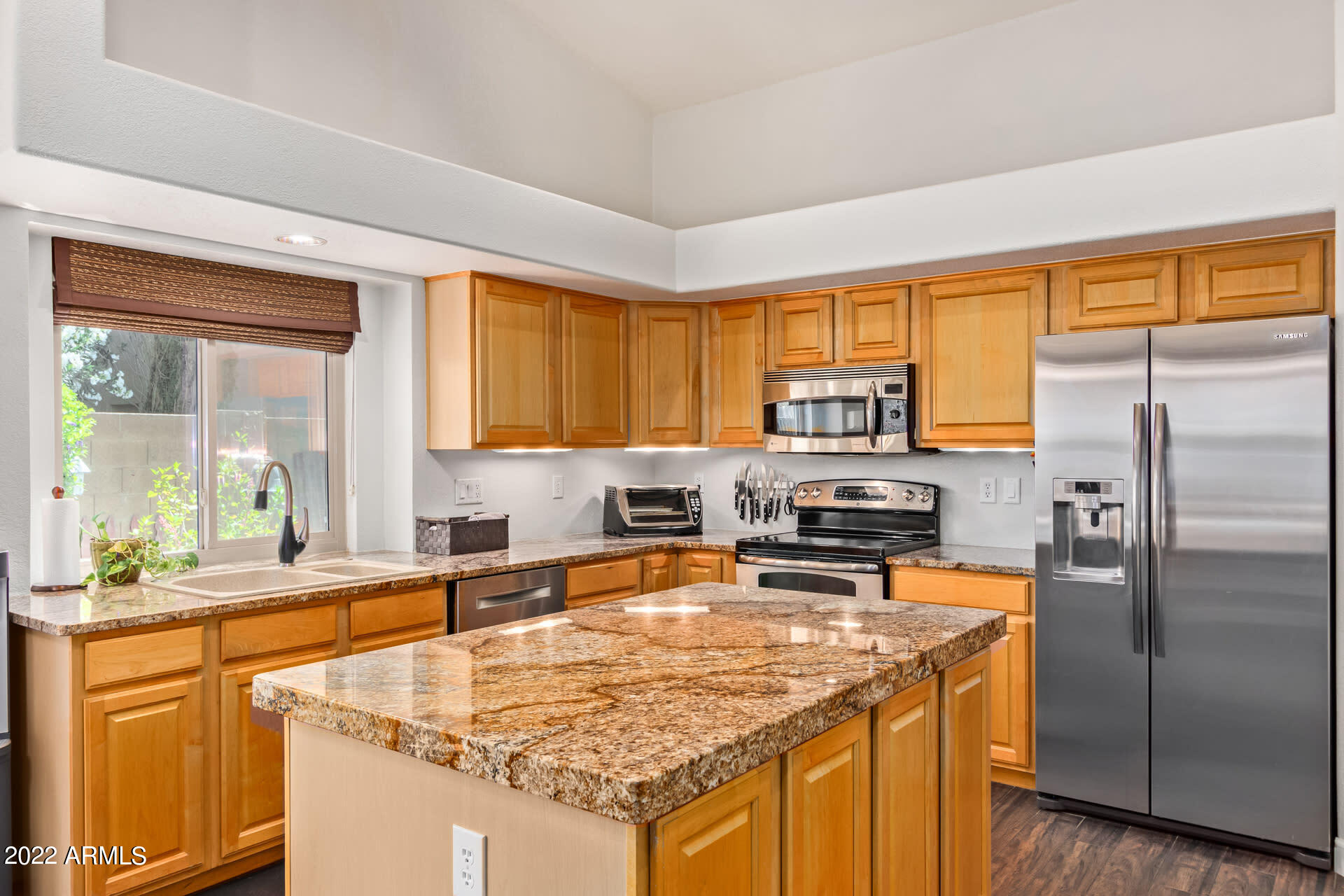 4034 E ROBIN Lane