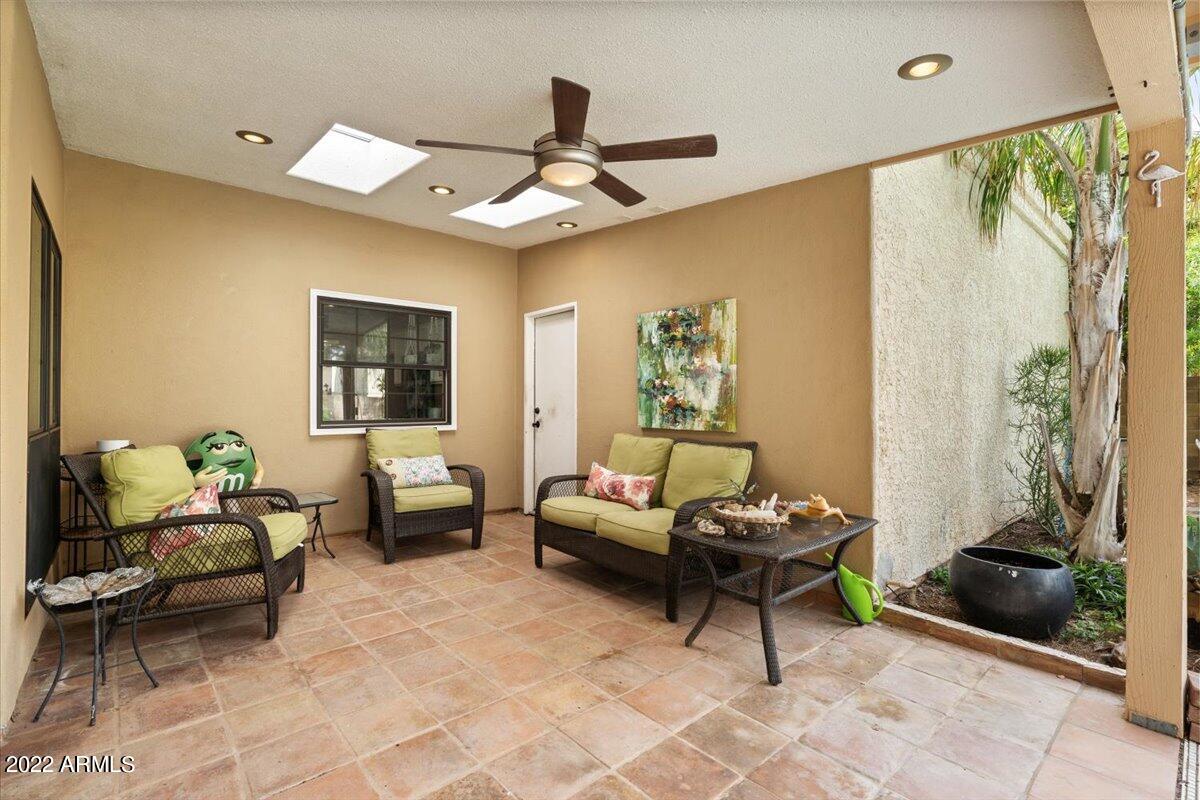 1324 N Lesueur --