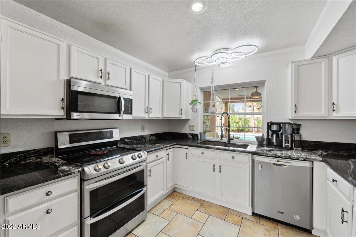 1324 N Lesueur --