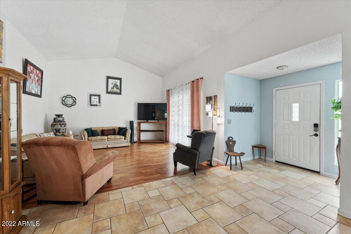 1324 N Lesueur --