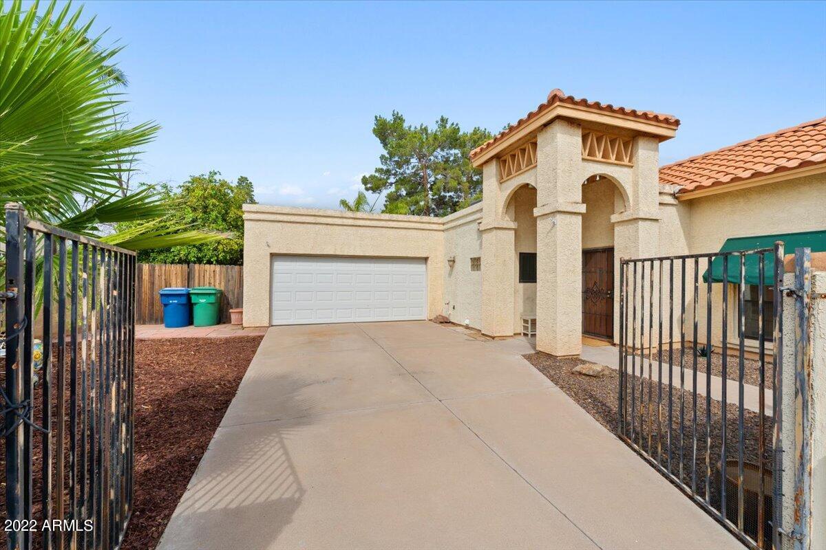 1324 N Lesueur --