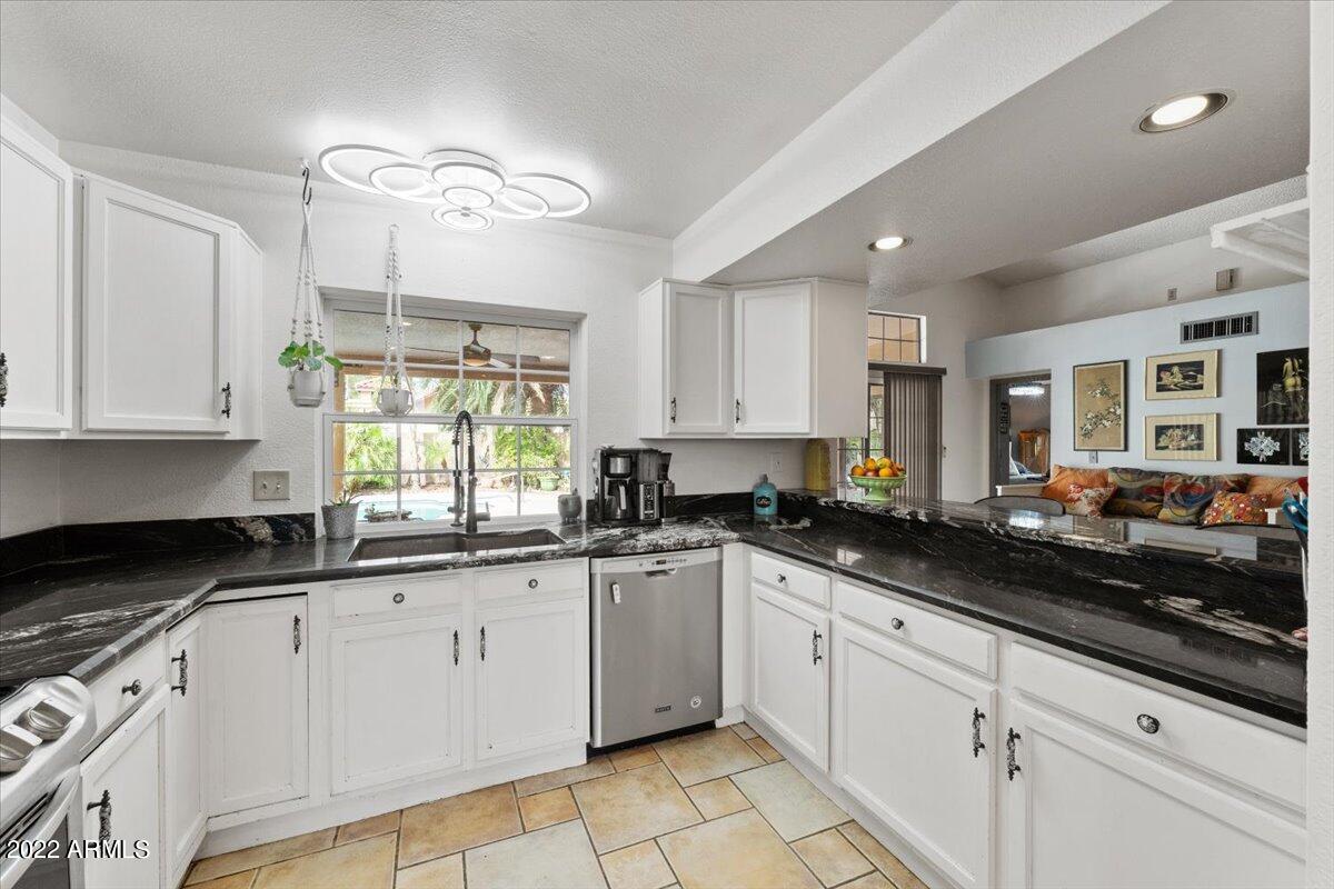 1324 N Lesueur --