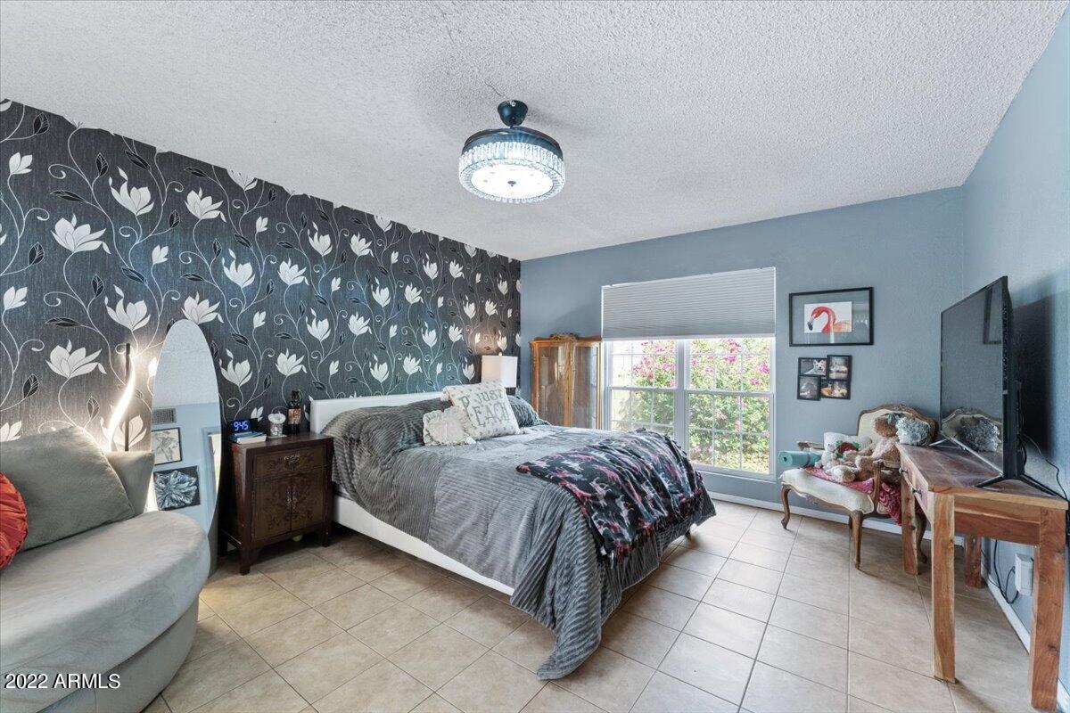 1324 N Lesueur --