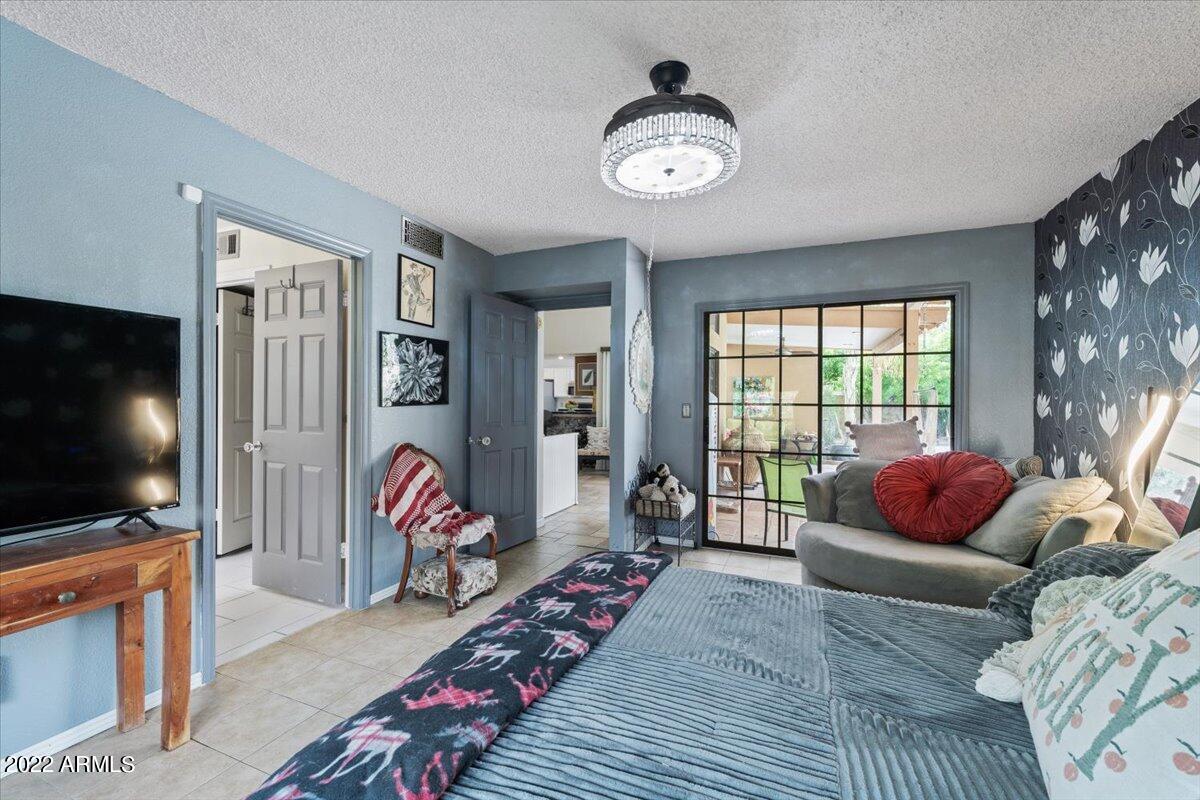 1324 N Lesueur --