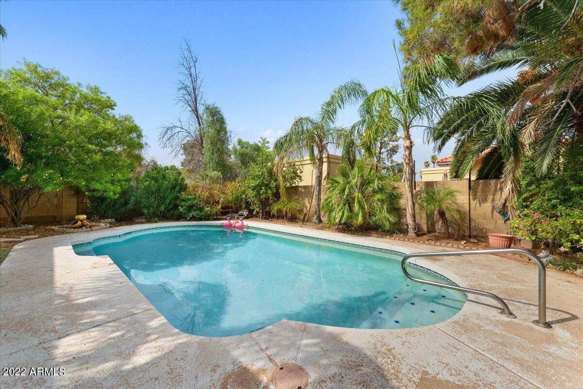 1324 N Lesueur --