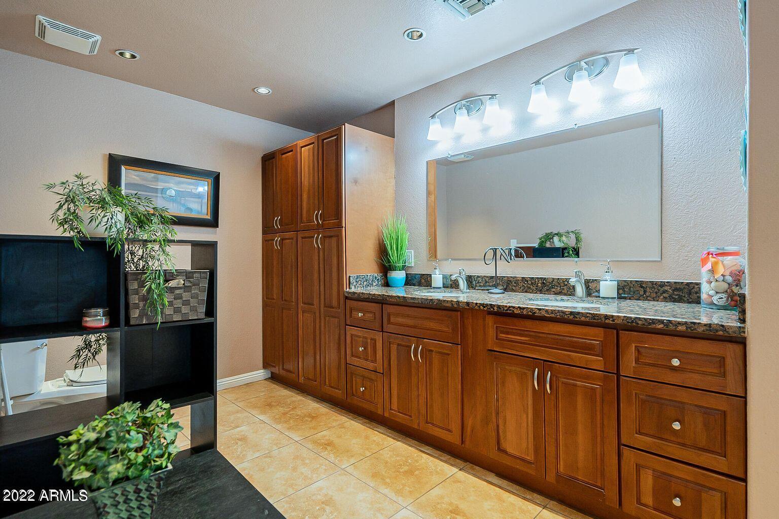 5032 W SAGUARO PARK Lane