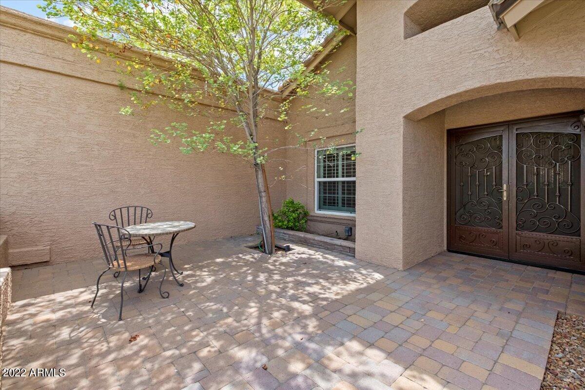 1037 E VINEDO Lane