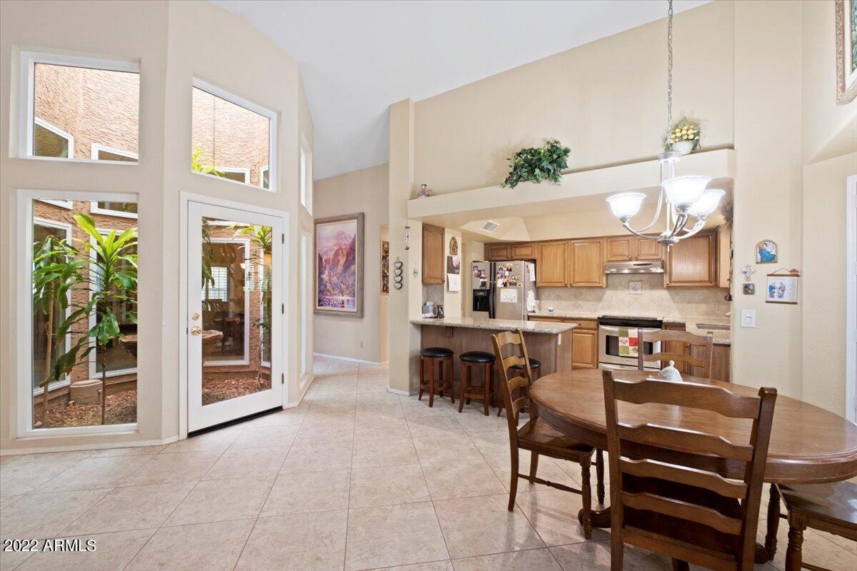 1037 E VINEDO Lane