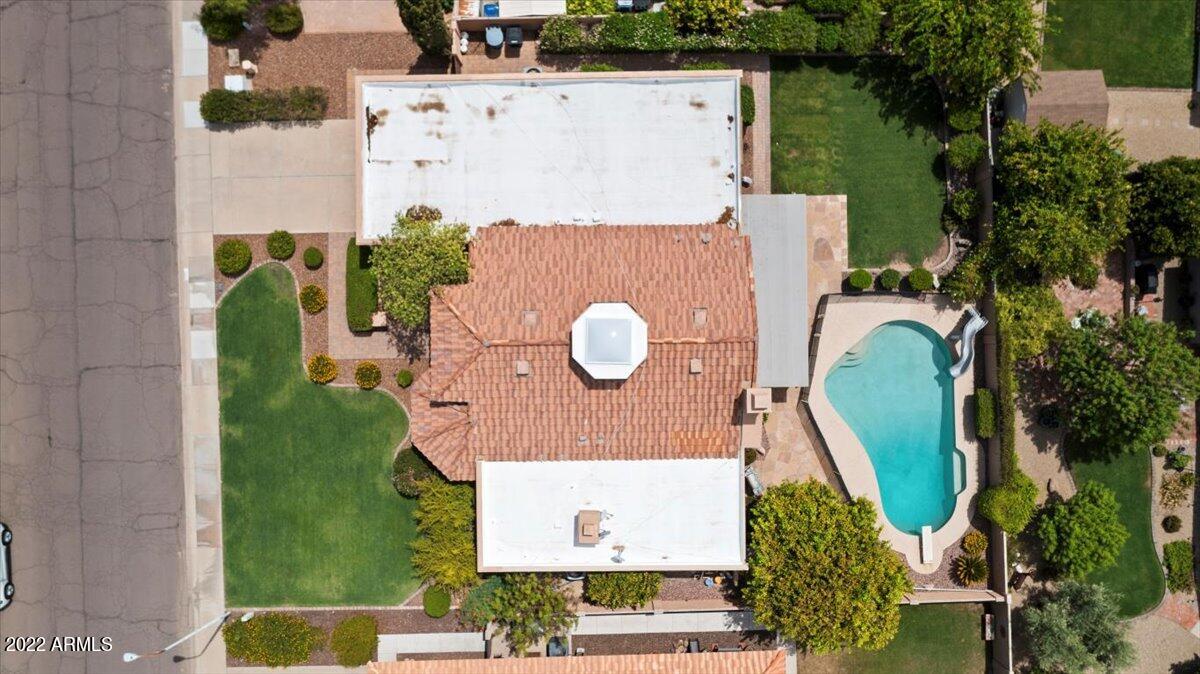 1037 E VINEDO Lane
