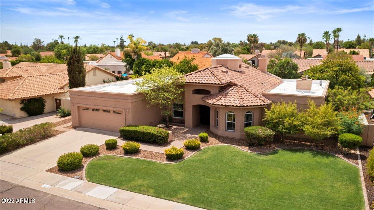 1037 E VINEDO Lane