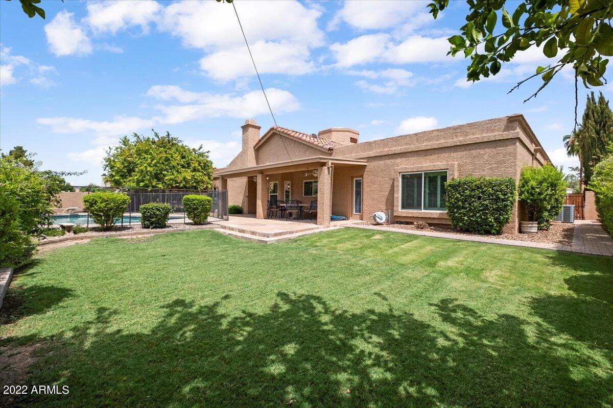 1037 E VINEDO Lane