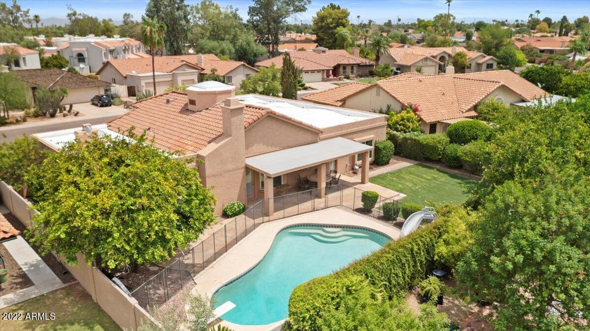 1037 E VINEDO Lane