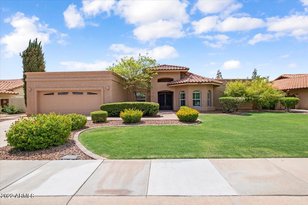 1037 E VINEDO Lane