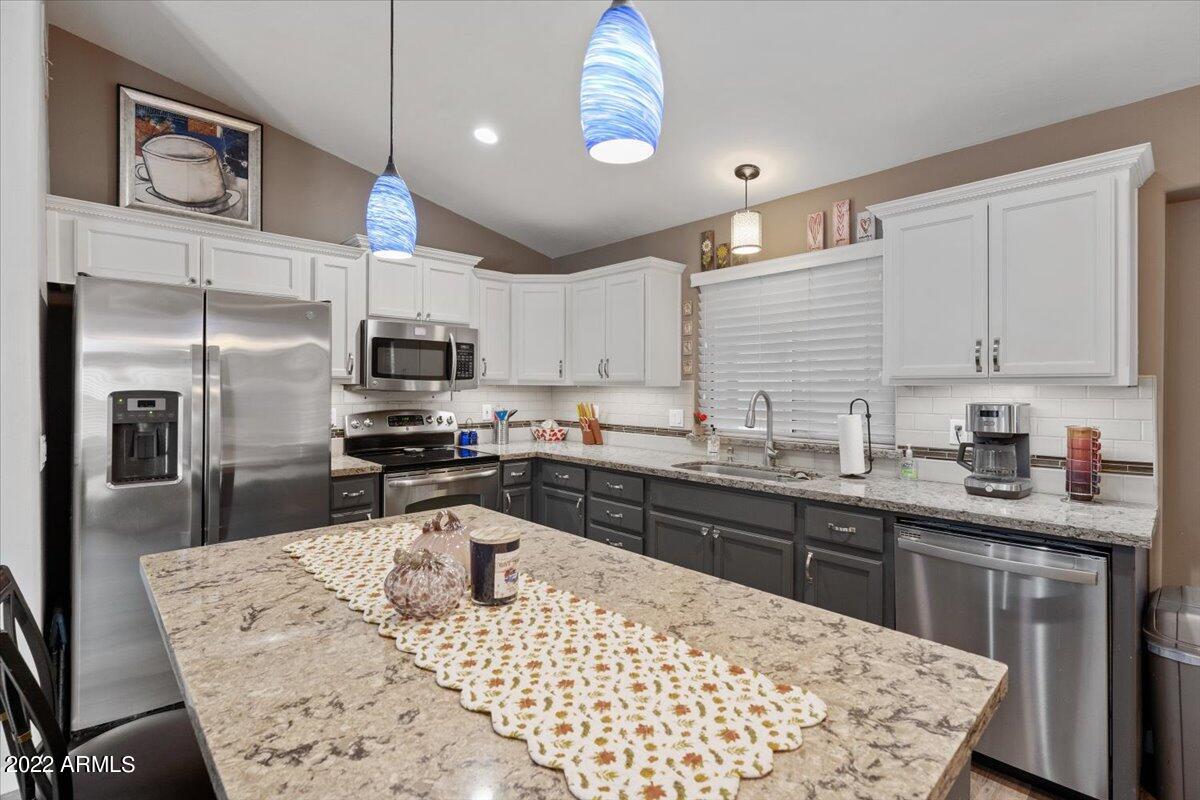 3322 W GARY Drive