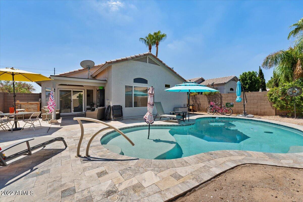3322 W GARY Drive
