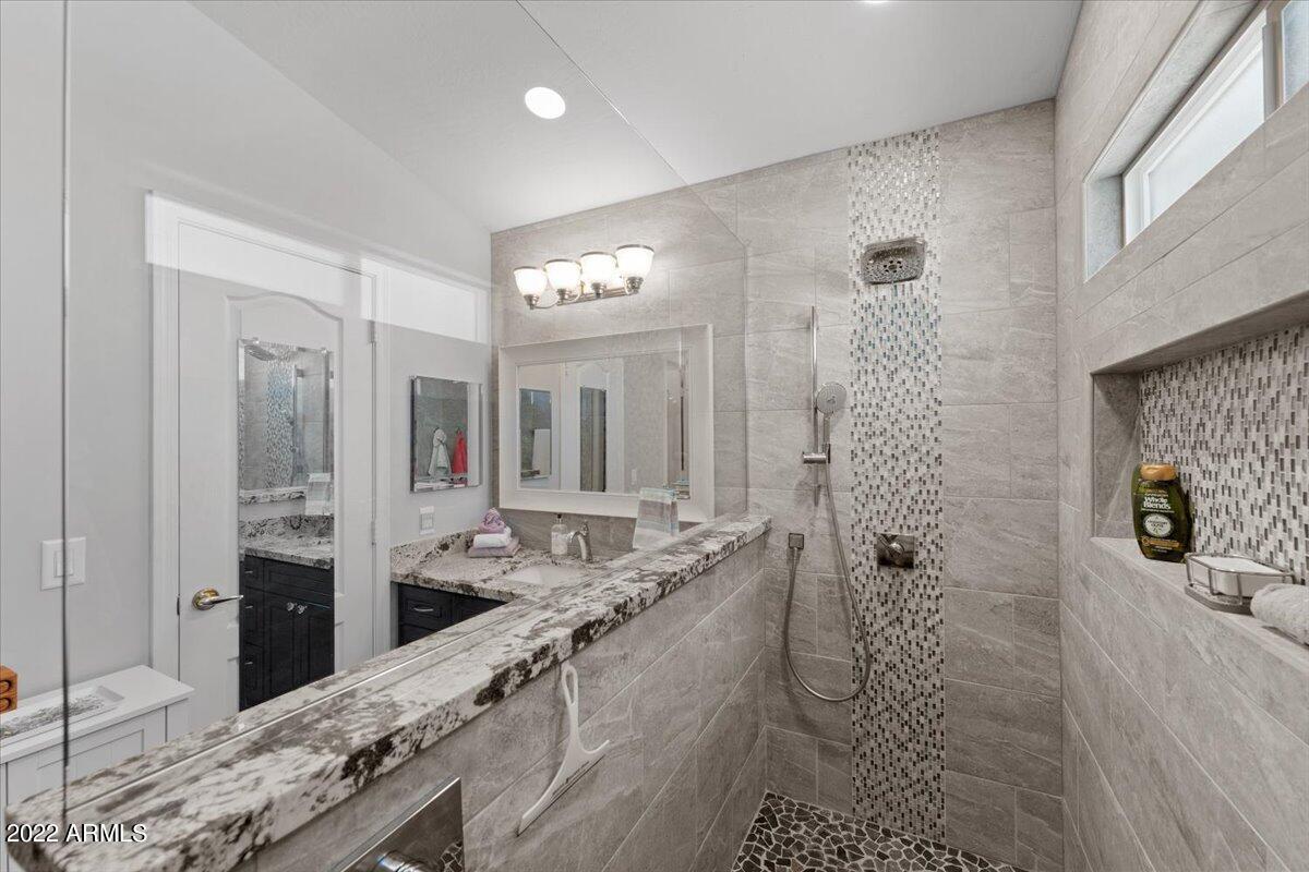 3322 W GARY Drive